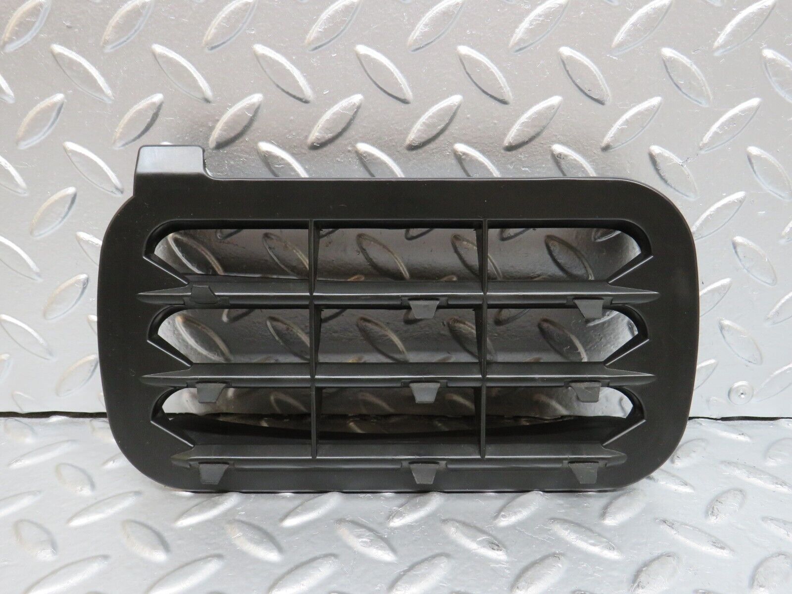 29369 Mercedes-Benz W124 230E Rear Air Intake Vent Right 1248370242