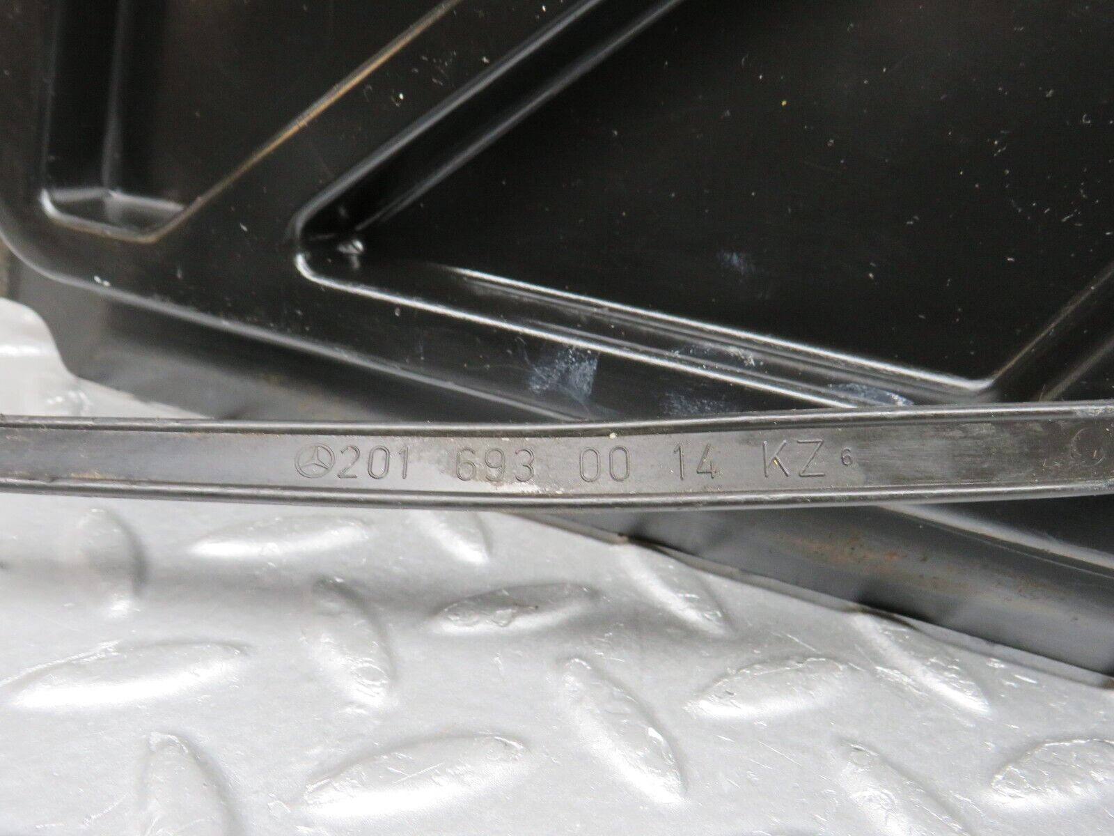 38787 Mercedes-Benz W201 190E 2.6L Boot Trunk Spare Wheel Cover 2016931633 2016930014