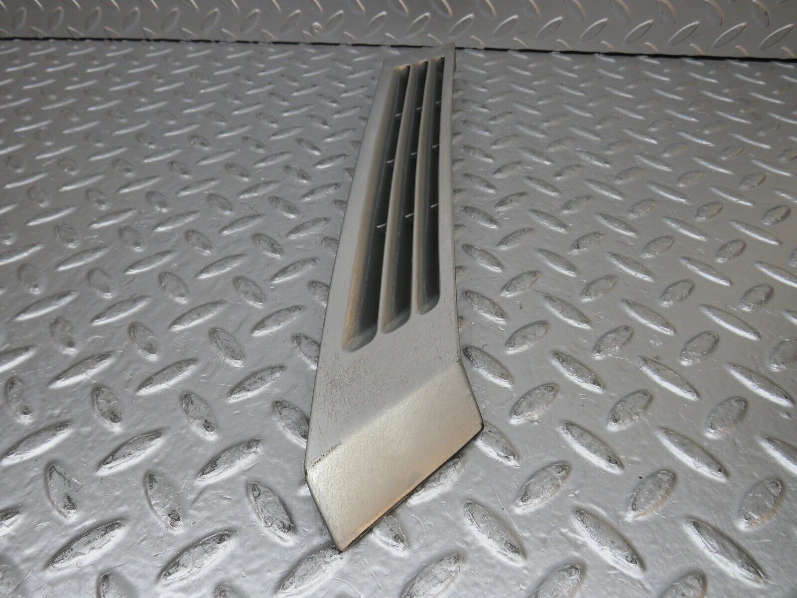 31725 Mercedes-Benz W201 190LE 1.8L C Pillar Exterior Cover Left Side 2016980189