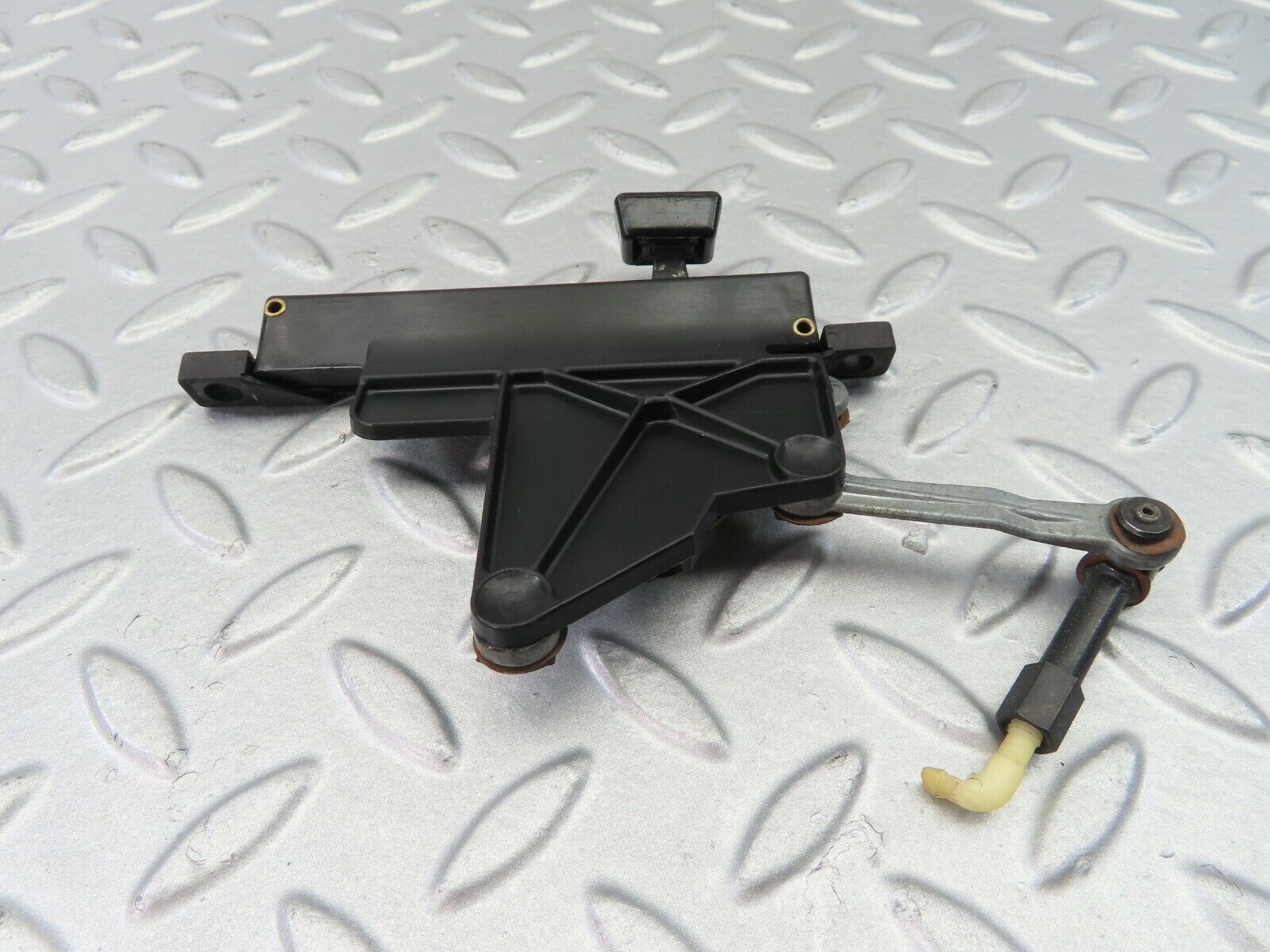 7469 Mercedes-Benz W116 450SE. Heater Control Lever Mechanism