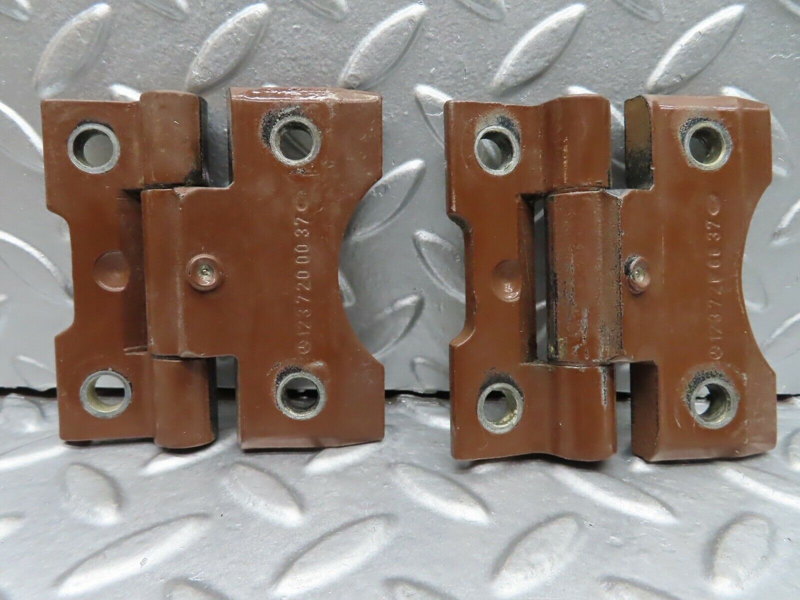 21069 Mercedes-Benz W123 230E Door Hinges Pair 1237200037