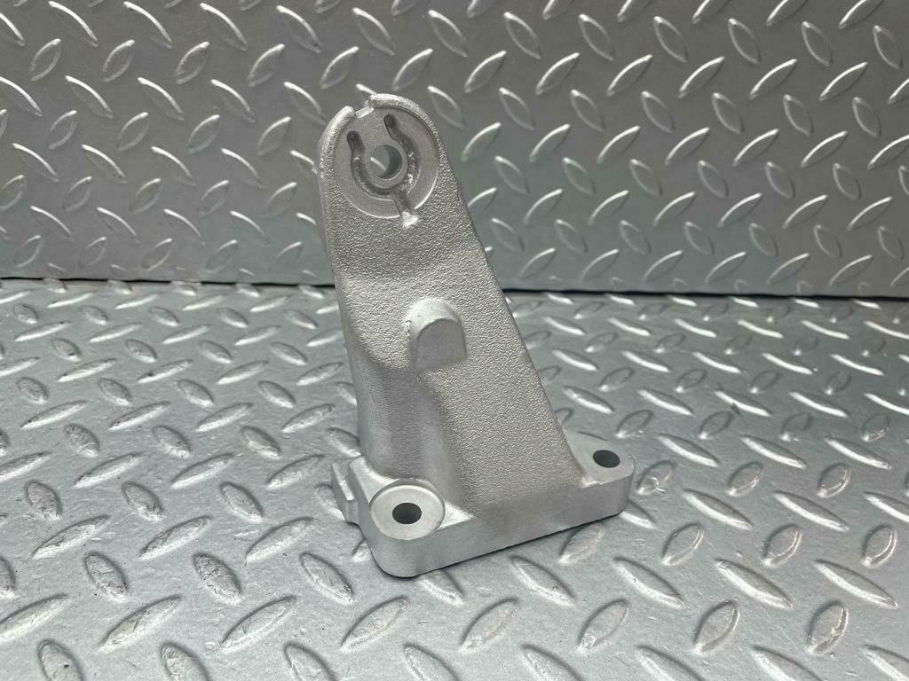 12440 Mercedes-Benz C123 230CE Coupe Engine Mount Bracket Right 1022236204