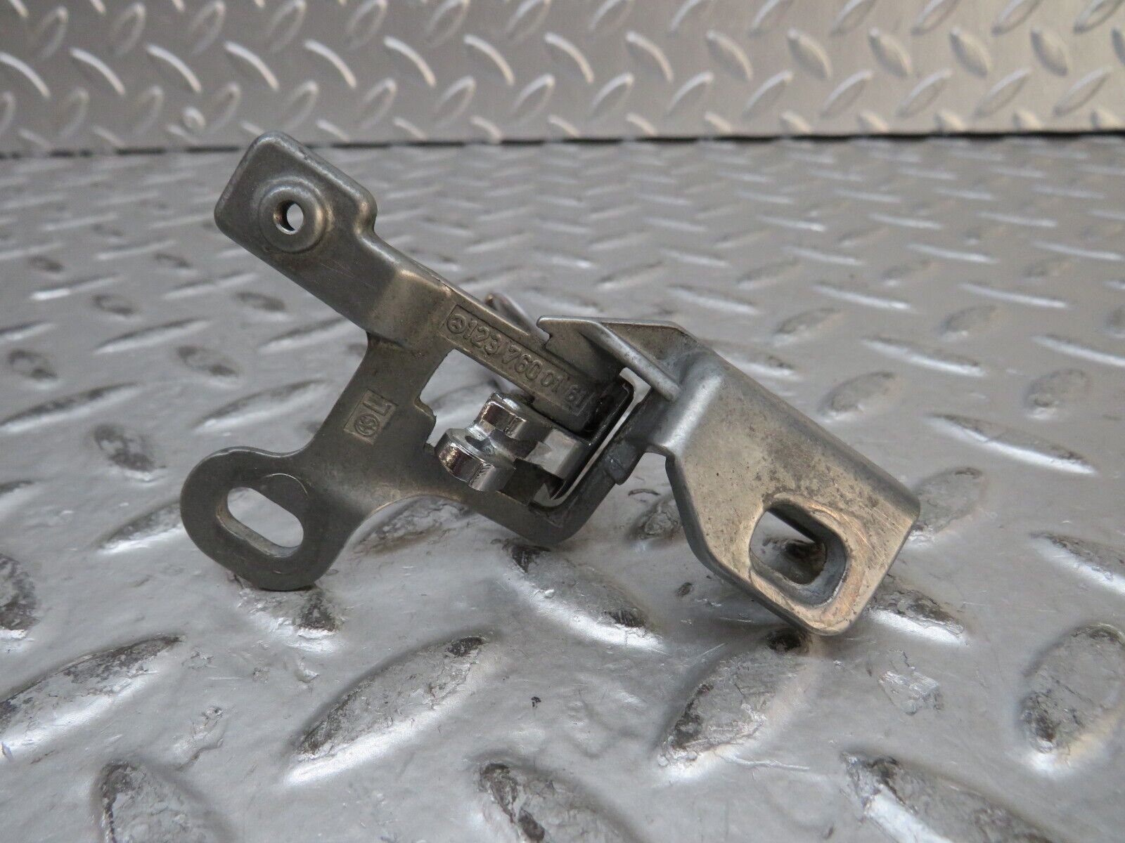 28807 Mercedes-Benz W123 230E Left Door Opener Door Handle 1237600161