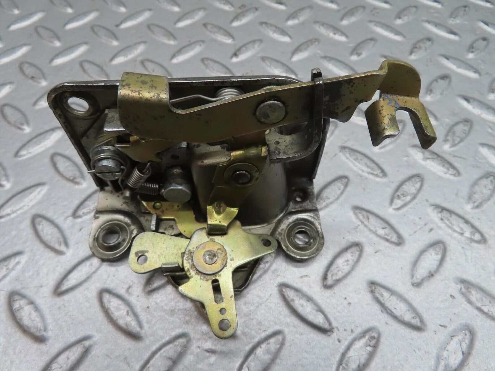 13896 Mercedes-Benz C107 280SLC Right Door Lock Mechanism