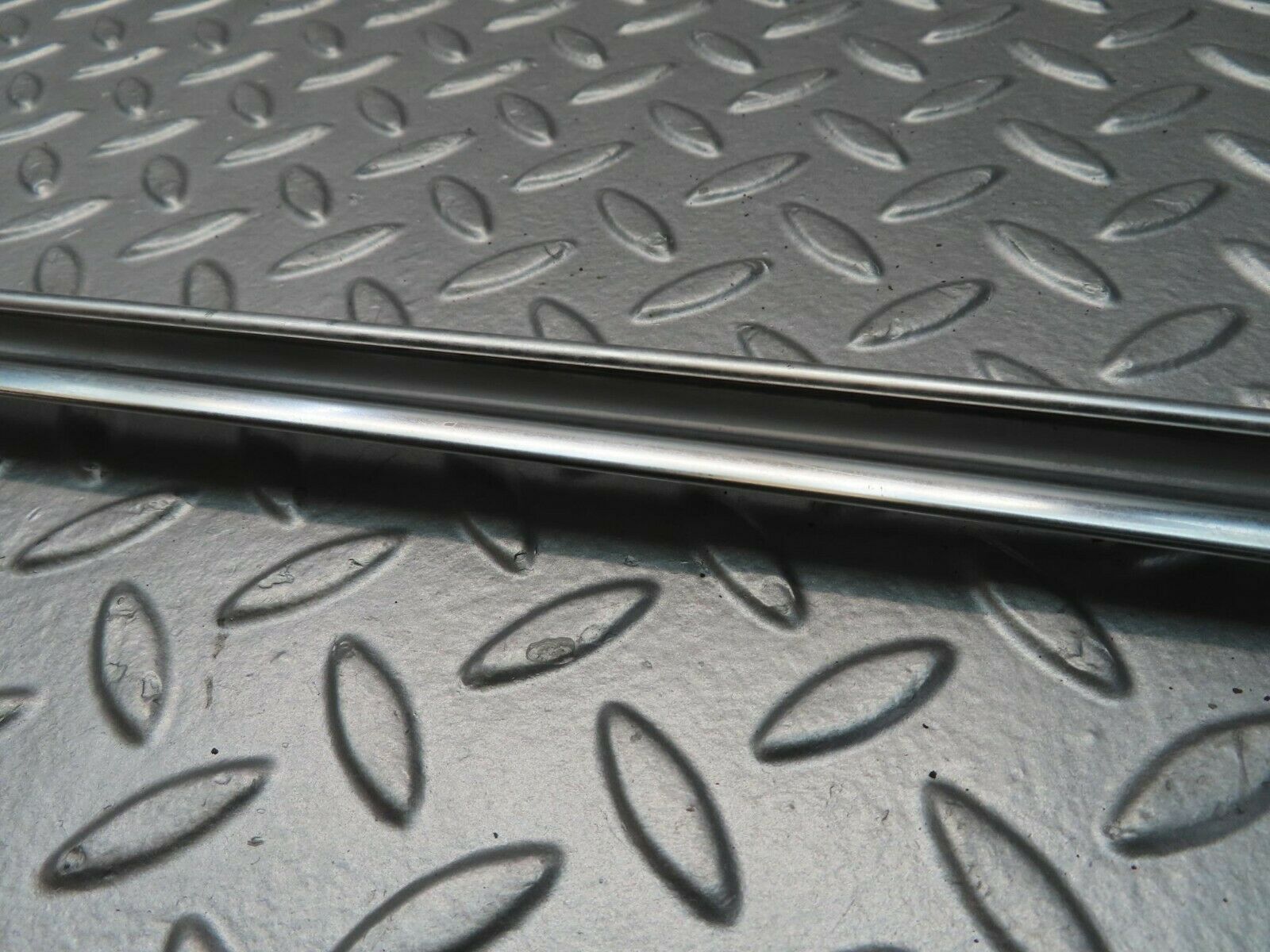 11457 Mercedes-Benz C123 230CE Coupe Rear Windscreen Chrome Frame