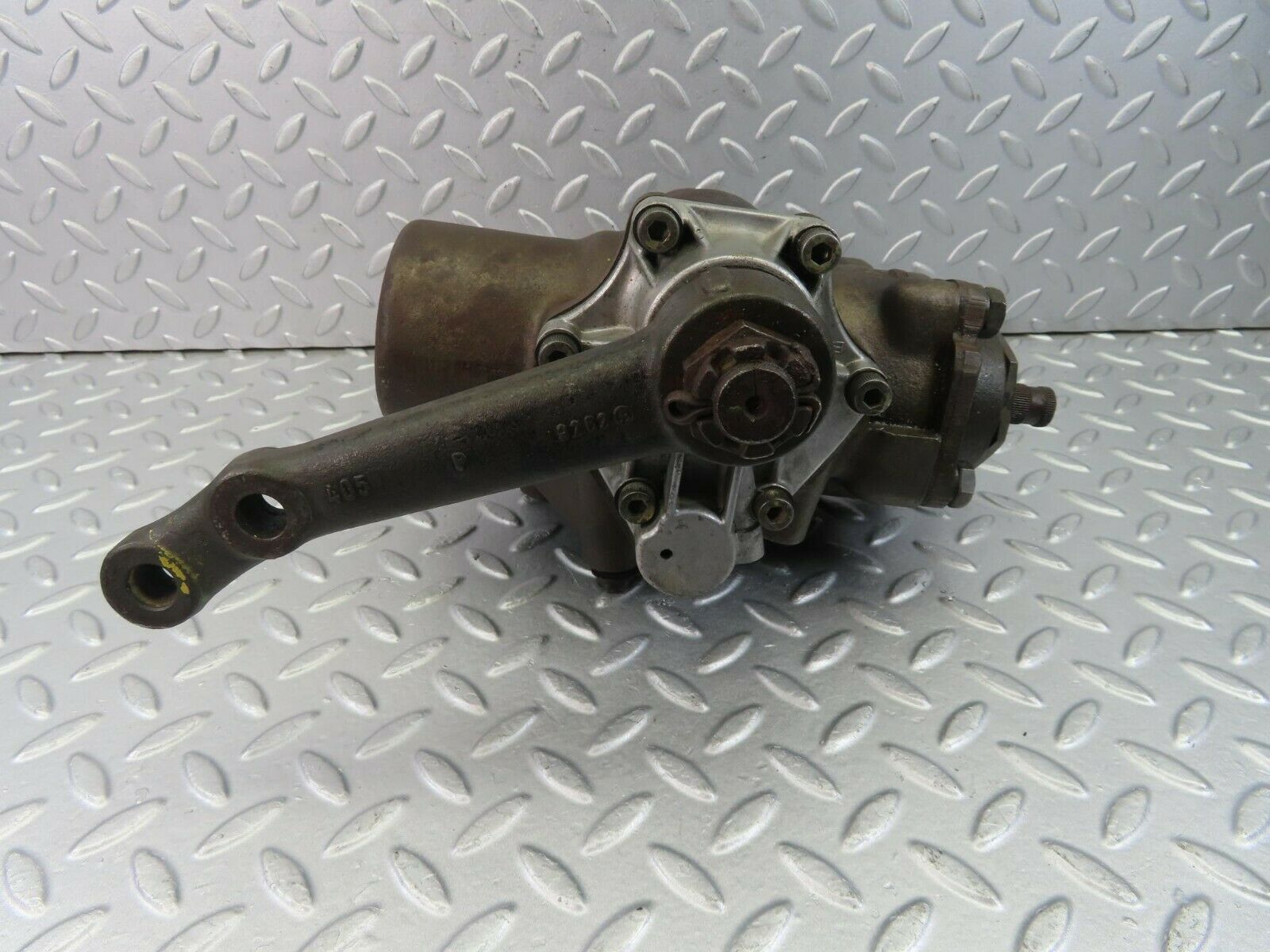 8909 Mercedes-Benz W114 Steering Box 1144610501