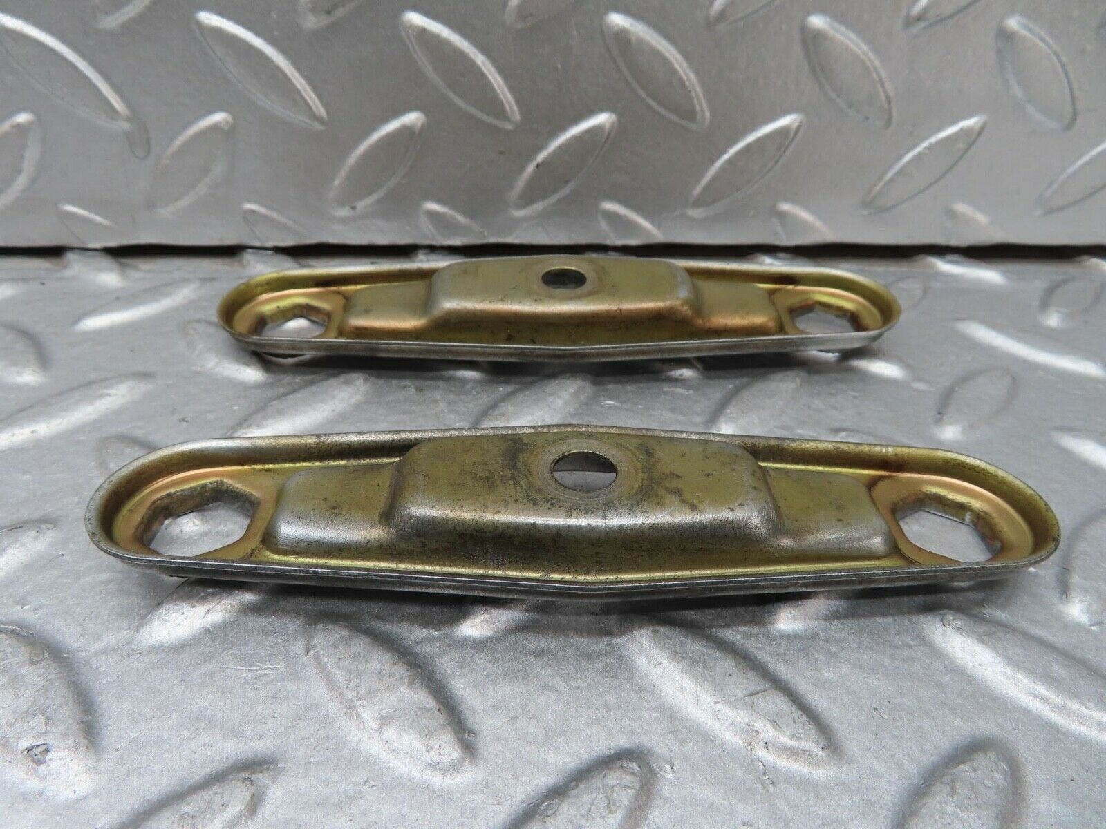 15329 Mercedes-Benz W123 230E Fuel Injector Bracket