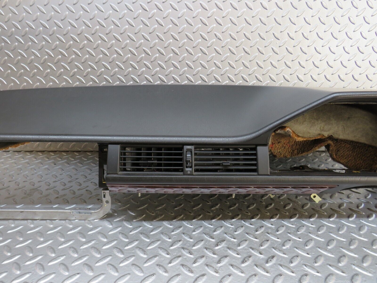 27709 Mercedes-Benz S124 300TE Wagon Dashboard Black