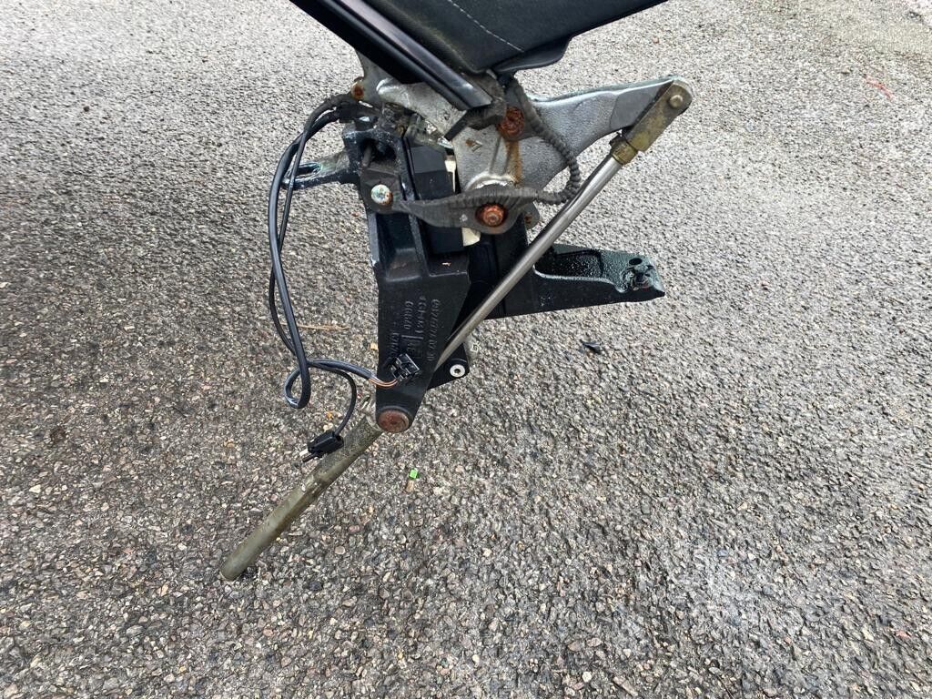 38226 Mercedes-Benz A124 320E Cabriolet Soft Top