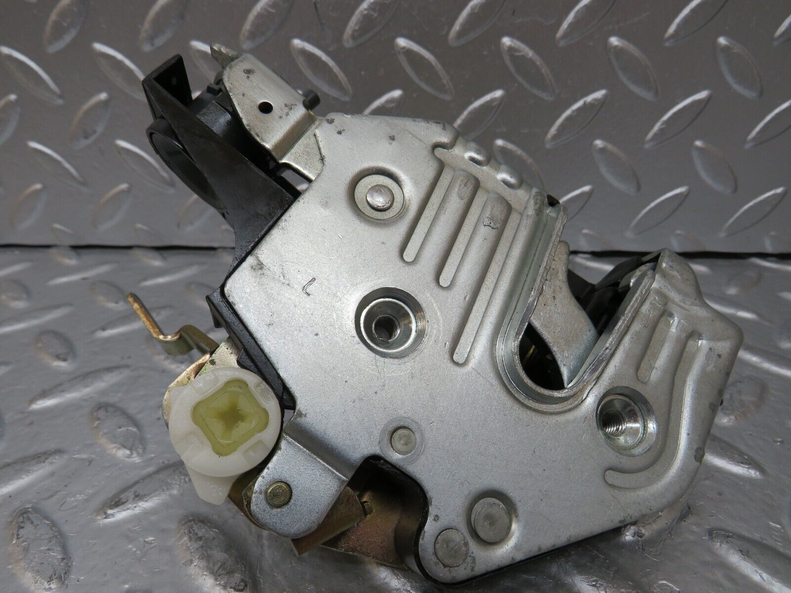 25678 Mercedes-Benz W124 280E Front Left Door Lock Mechanism