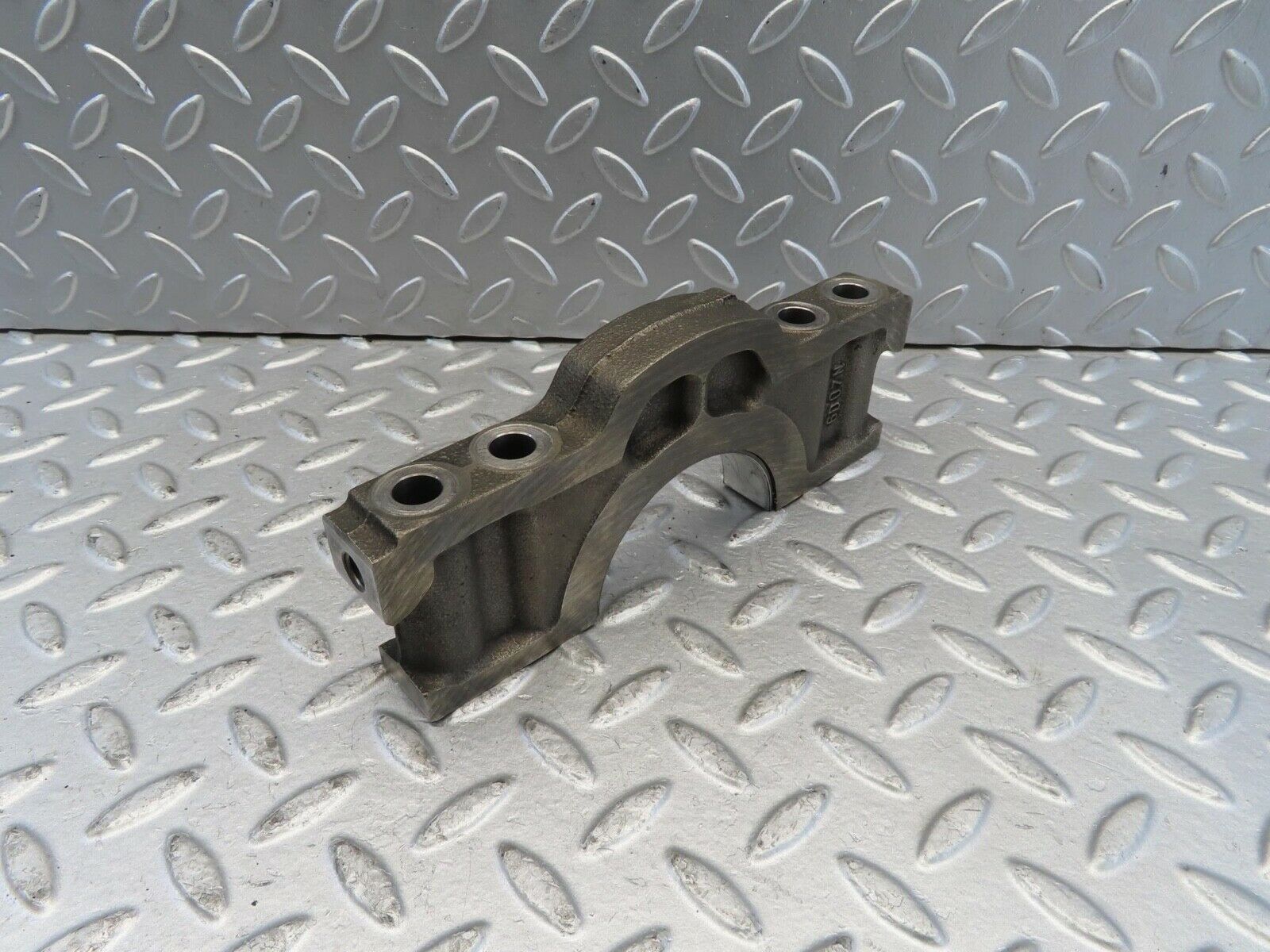 11288 Mercedes-Benz W221 S320 Crankshaft Bearing Holder Block 6420110311