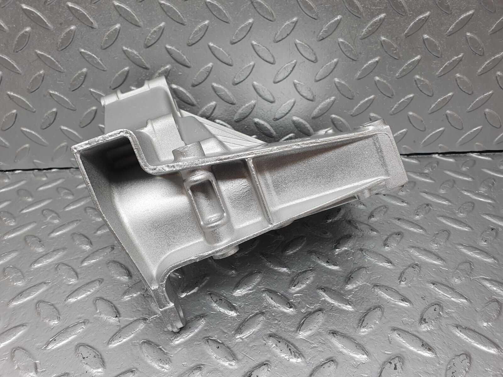 41431 Mercedes-Benz W124 200E Power Steering Pump Bracket 1022361030