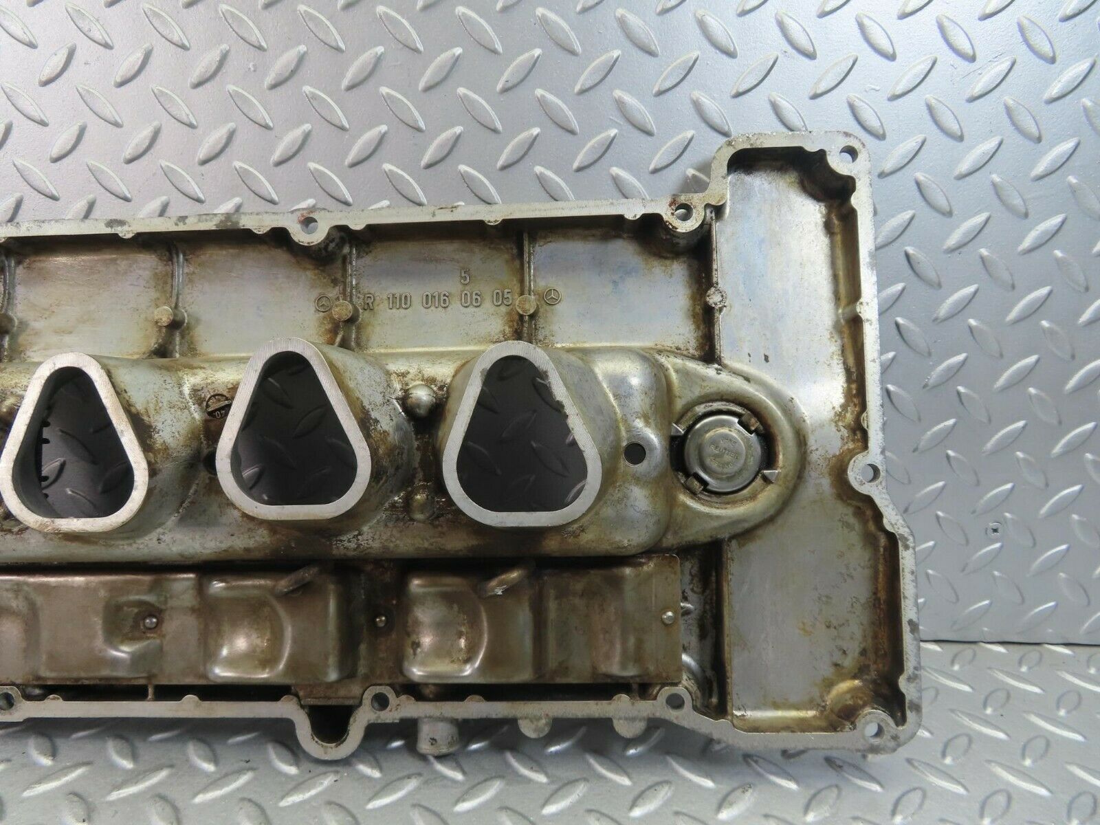 8551 Mercedes-Benz W123 Cylinder Head Valve Cover 1100160605
