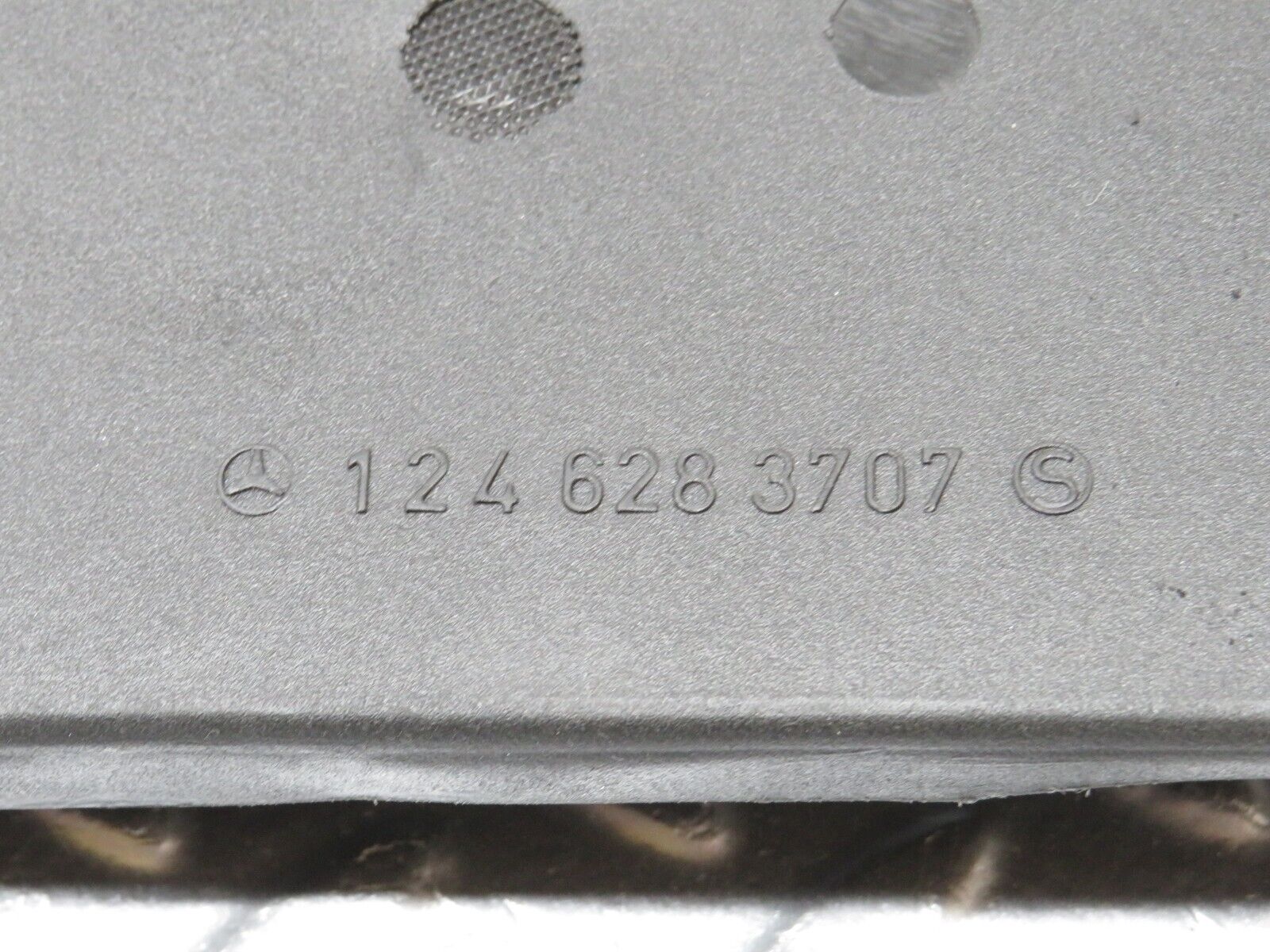 33979 Mercedes-Benz W124 260E Water Drain 1246283707 1246202667