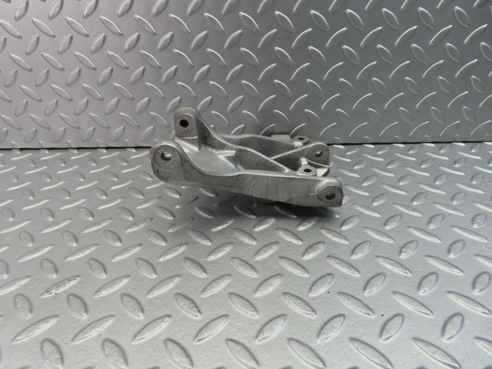 9820 Mercedes-Benz C123 280CE Coupe Alternator Bracket 1101550735