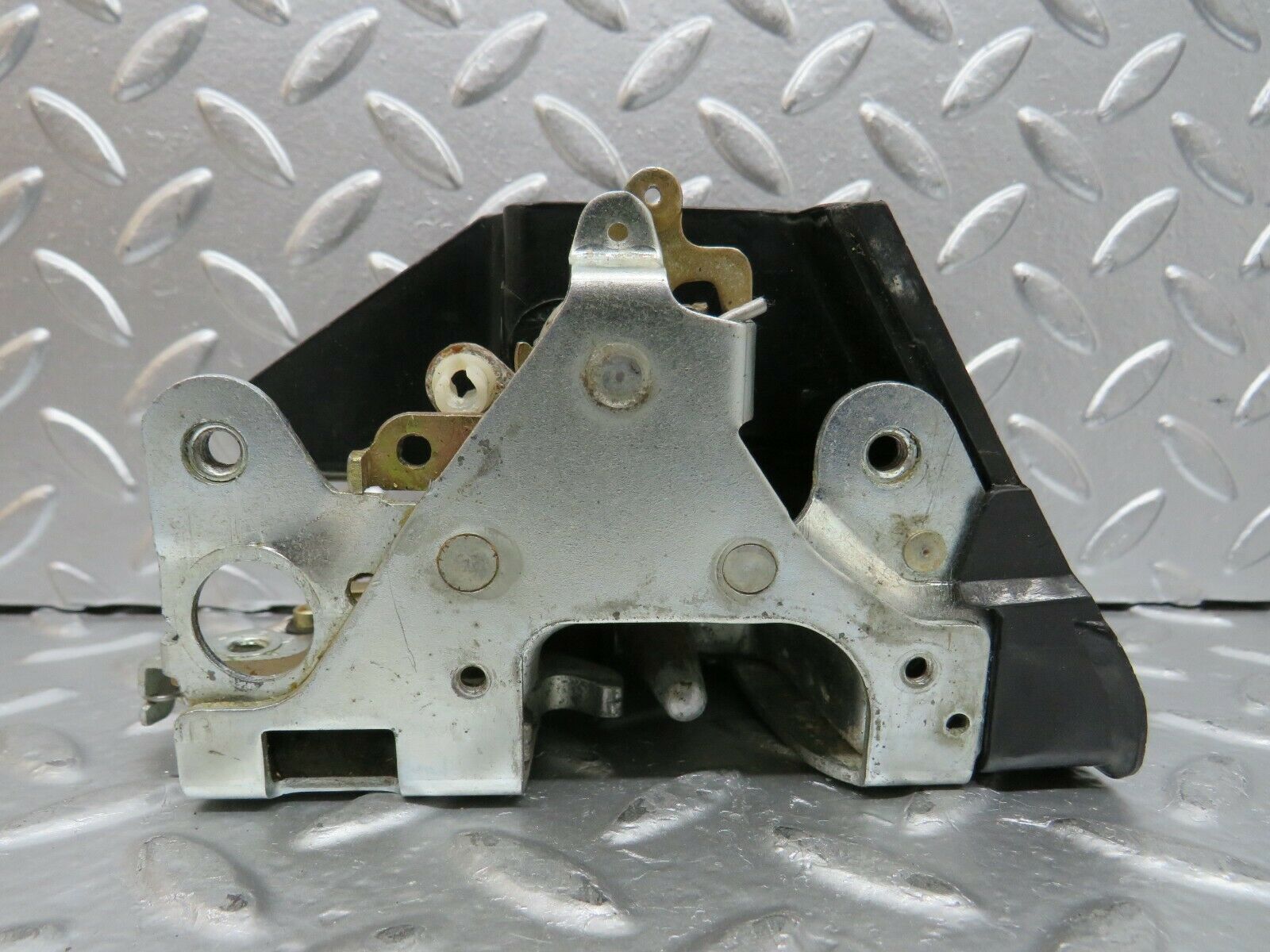 23952 Mercedes-Benz W123 280E Rear Right Door Lock Mechanism 1237330208