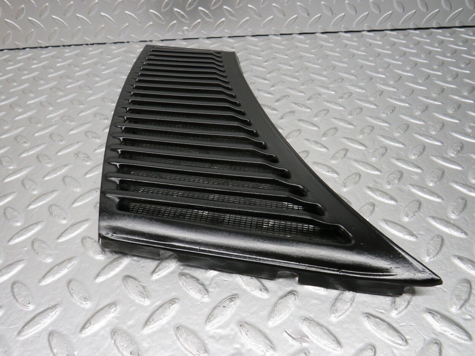 0838 Mercedes-Benz C107 350SLC Coupe Air Intake Grill Left Side