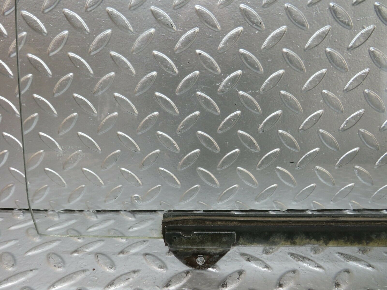 23650 Mercedes-Benz W114 280E Rear Right Door Window Glass