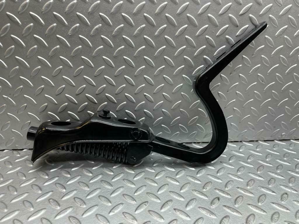 0152 Mercedes-Benz W116 Trunk Lid Hinge