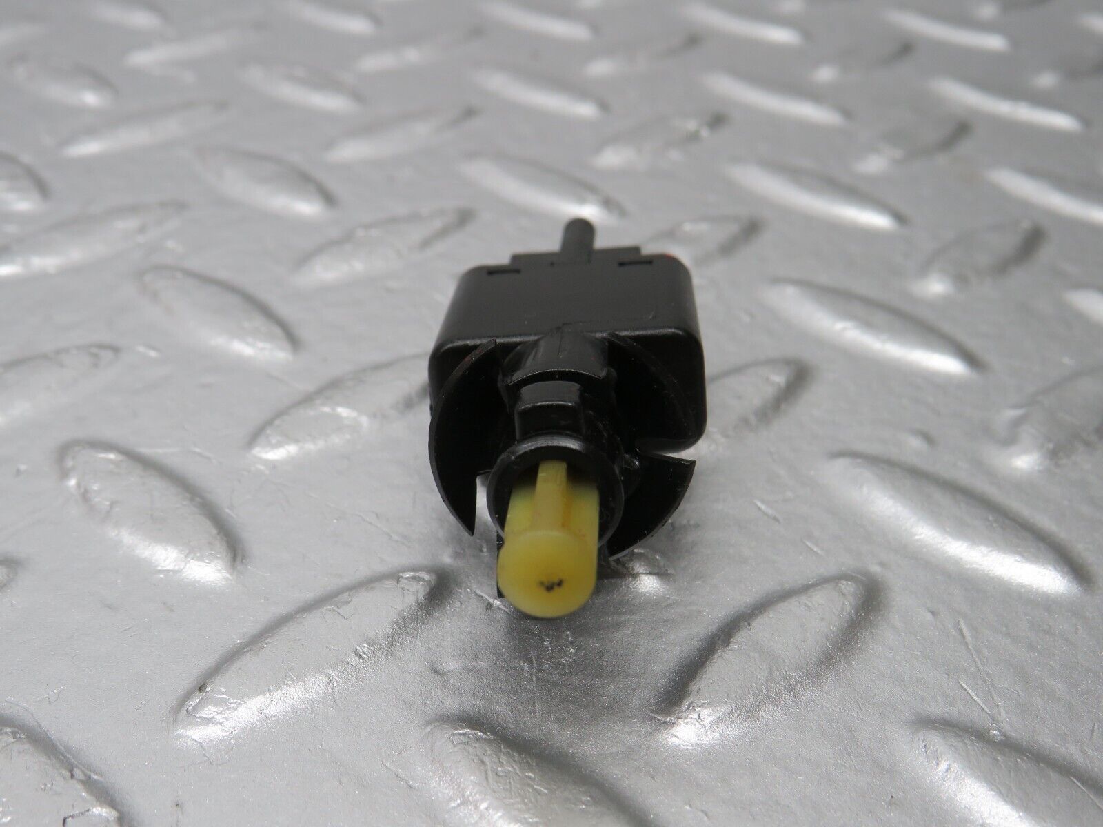 34058 Mercedes-Benz W124 260E Brake Light Switch 0005457709