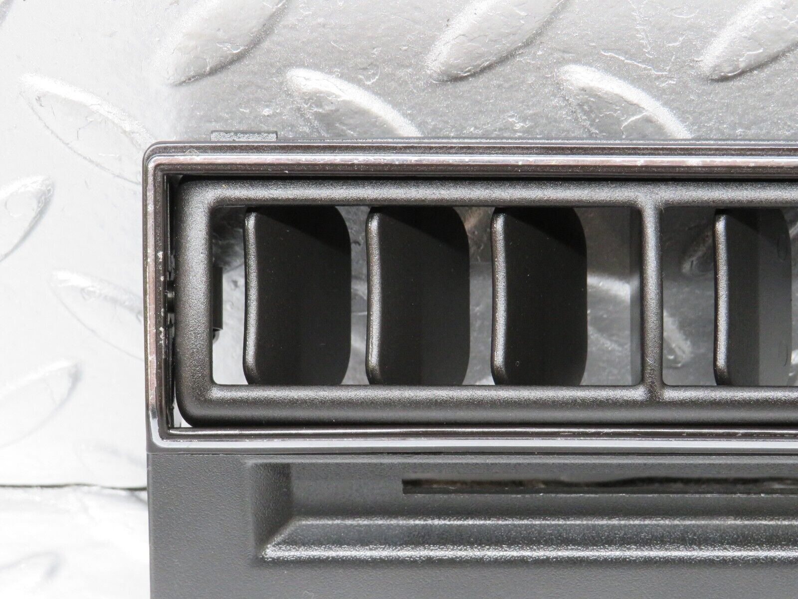 36187 Mercedes-Benz W126 420SE Centre Console Air Vent 1268300013