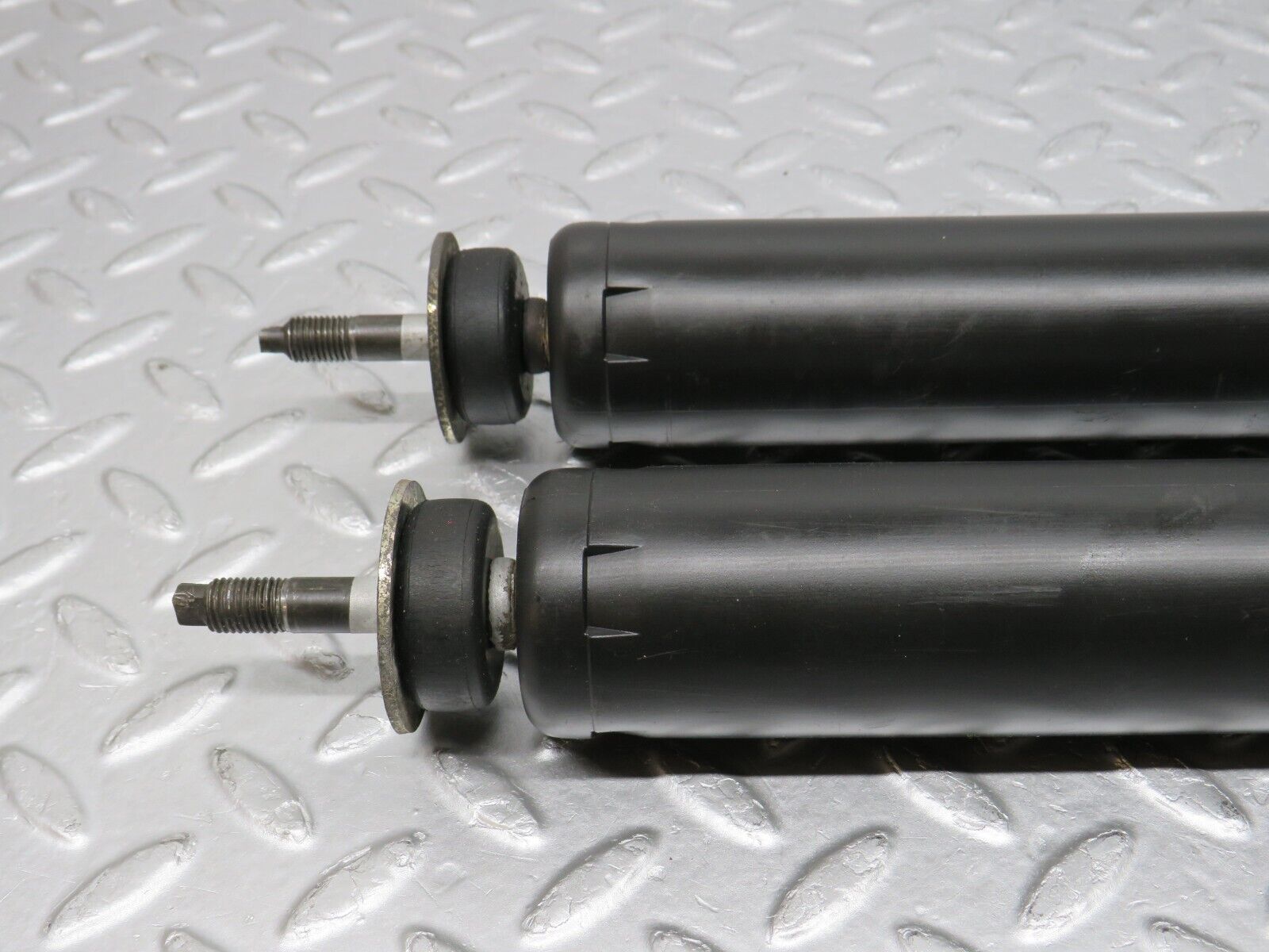 38897 Mercedes-Benz W201 190E 2.6L Rear Shock Absorber Kyb 553177