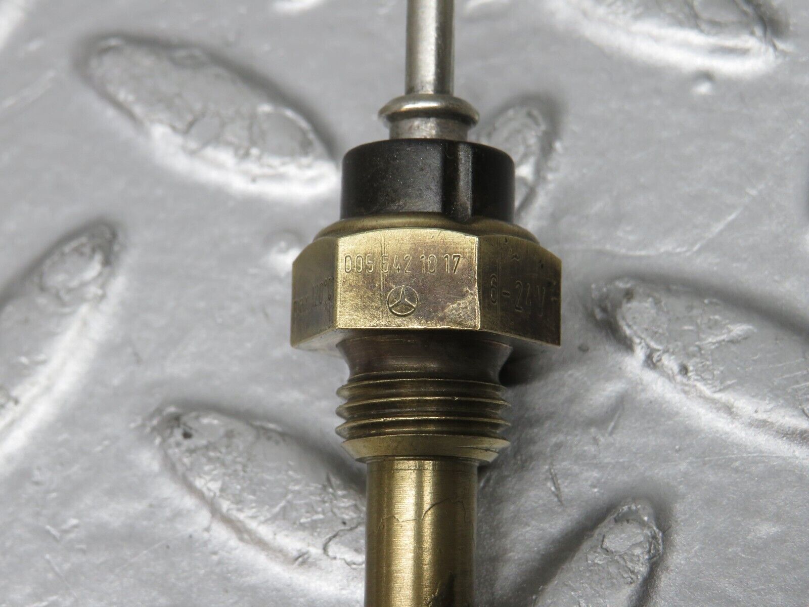 32676 Mercedes-Benz S124 300TE Wagon Coolant Temperature Sensor VDO 0055421017