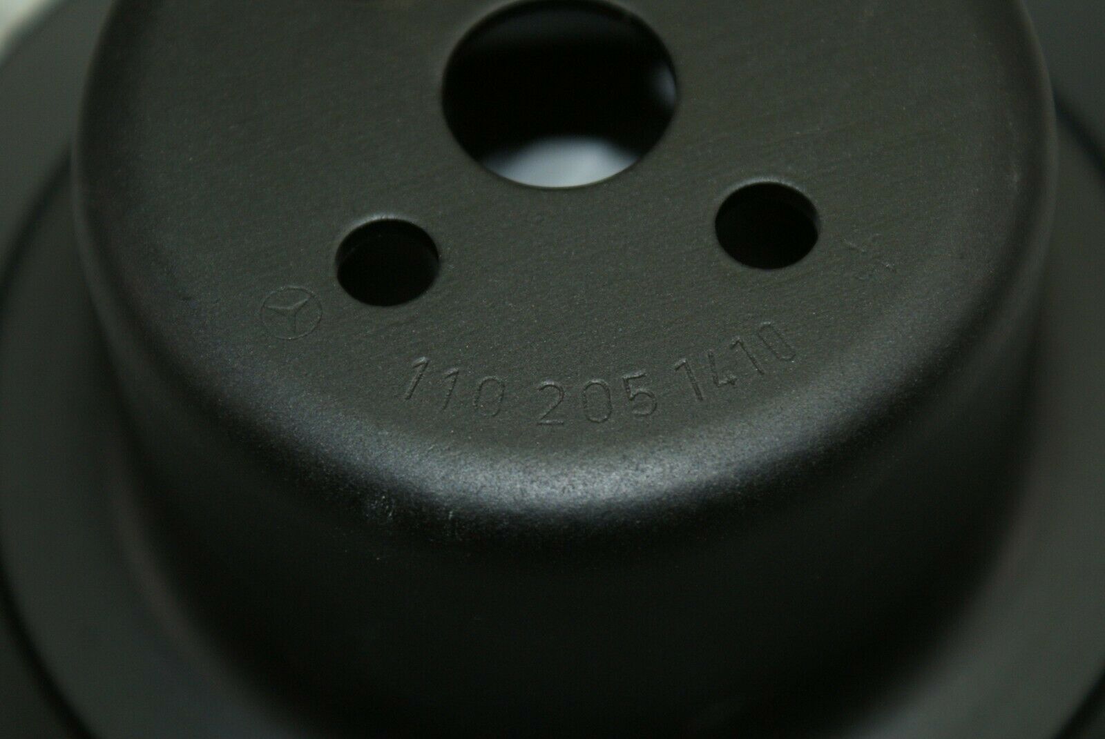 2915 Mercedes-Benz C123 280CE Coupe Water Pump Pulley 1102051410