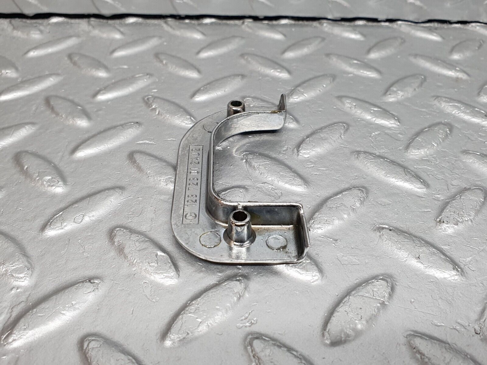 40898 Mercedes-Benz W126 300SE Interior Chrome Door Latch Trim Left 1237230124