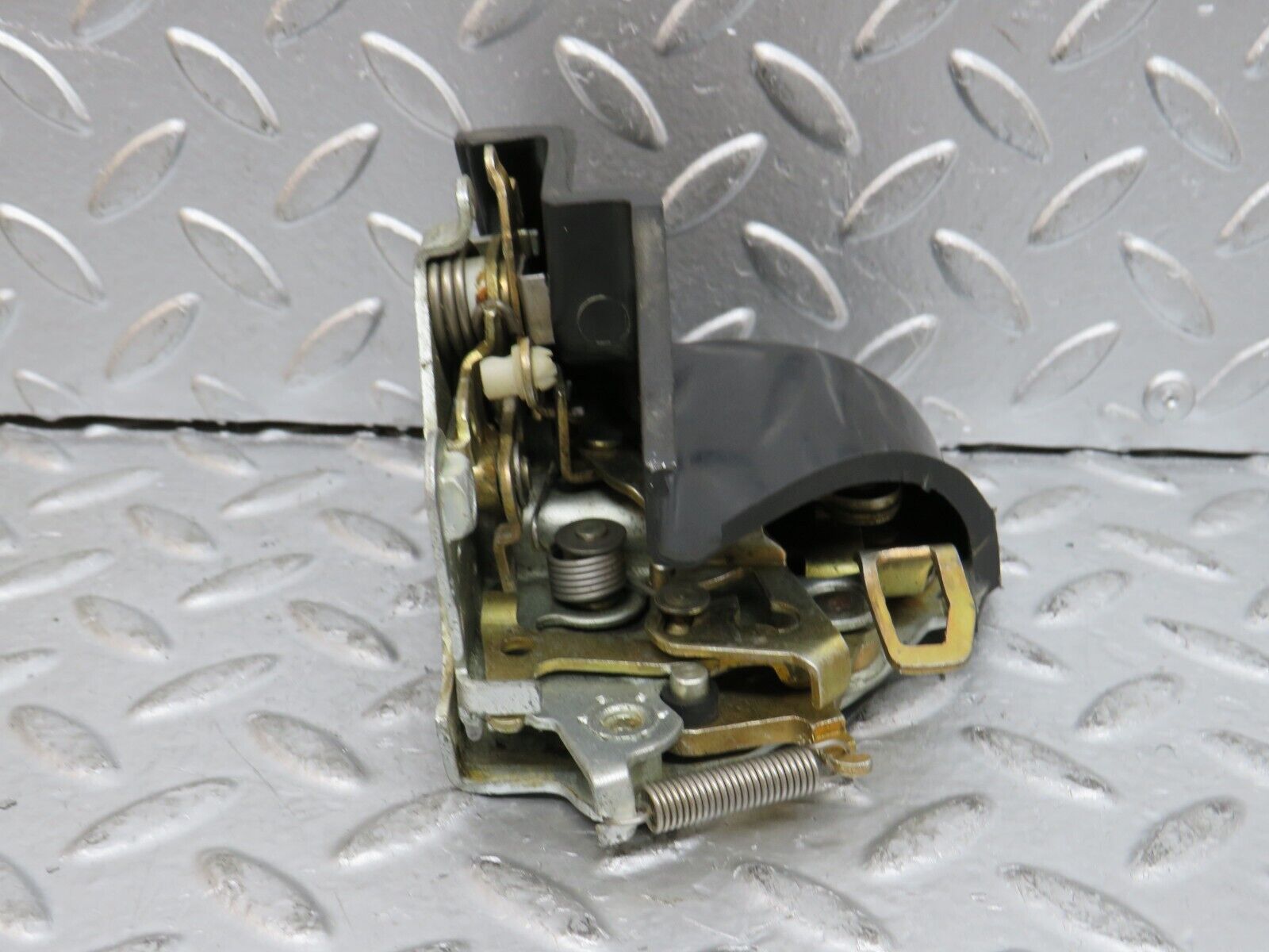 29670 Mercedes-Benz W123 230E Rear Left Door Lock Mechanism 1237230108