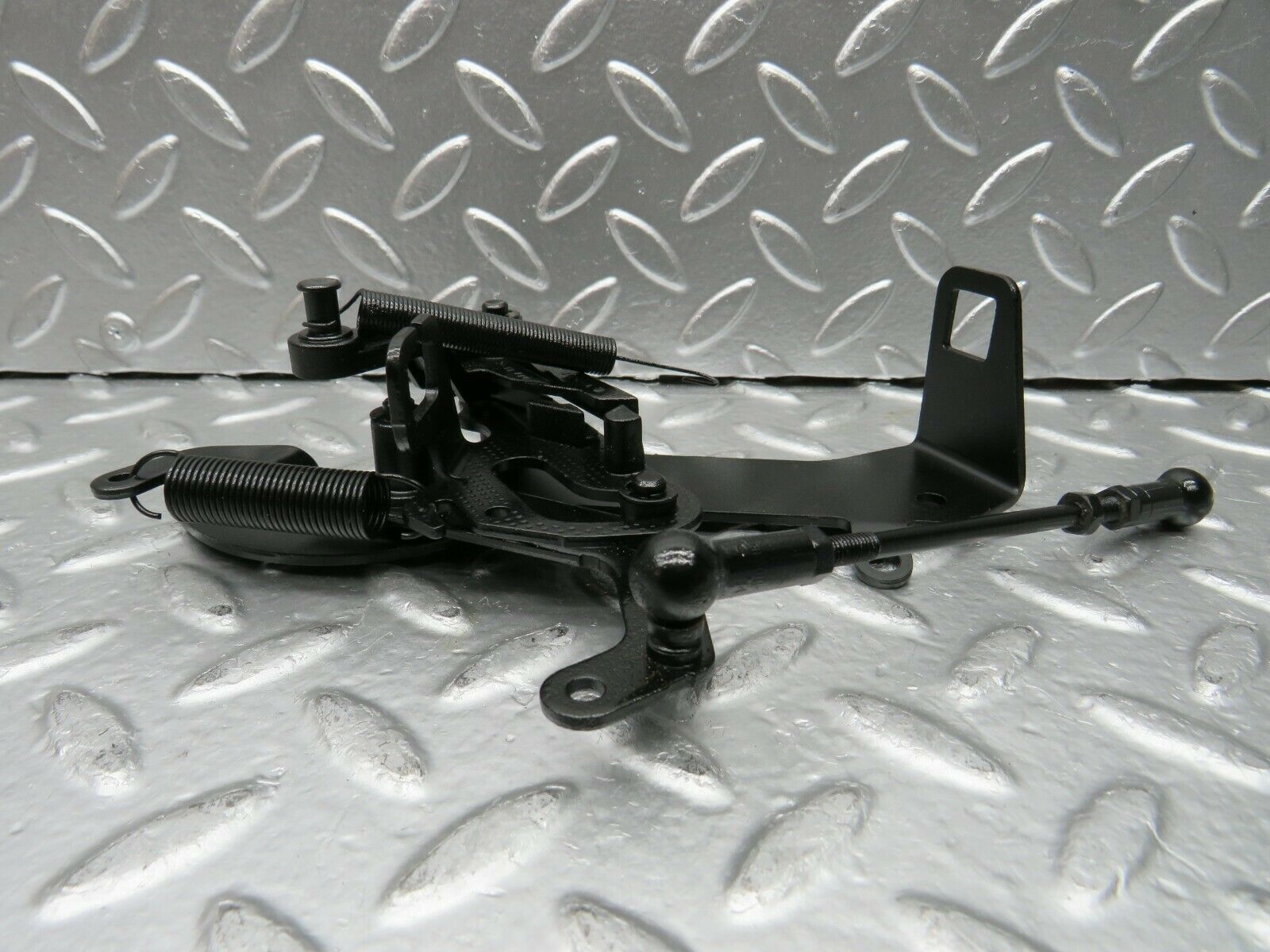 22576 Mercedes-Benz C124 E220 Coupe Throttle Linkage 1110700521