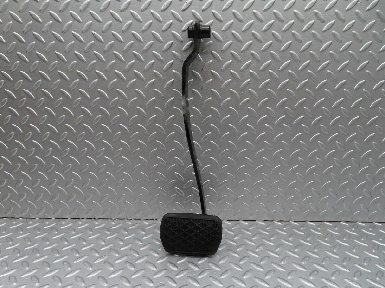 14005 Mercedes-Benz C107 280SLC Brake Pedal LHD