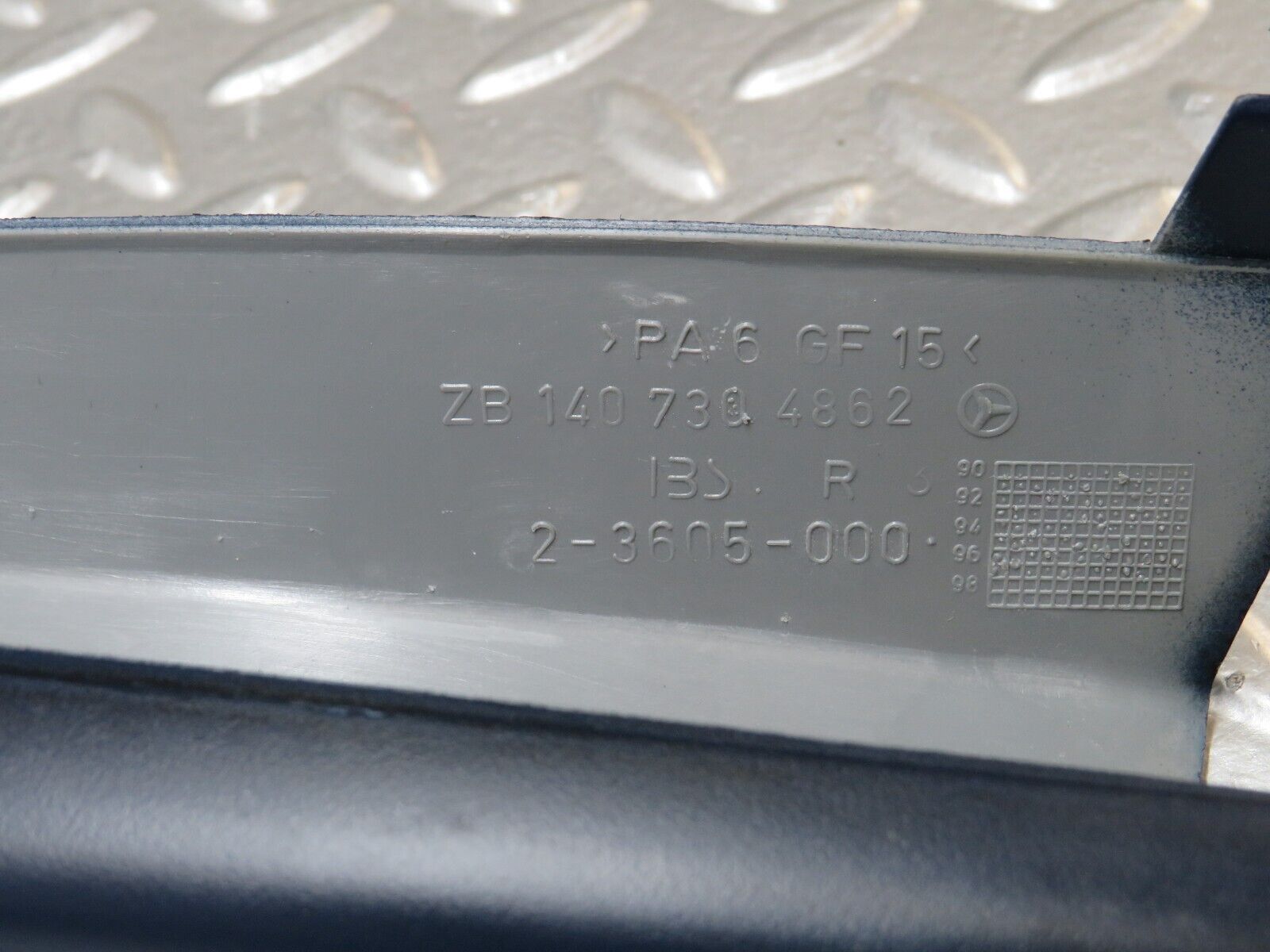 24976 Mercedes-Benz W140 SEL320 LWB Rear Right Door Window Trim 1407304862