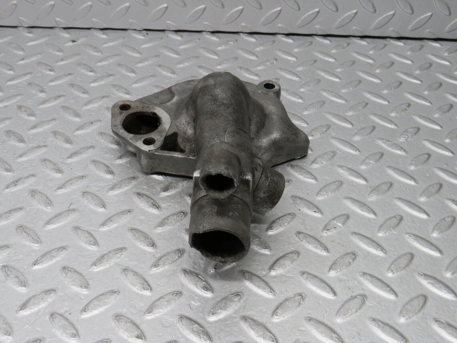 35910 Mercedes-Benz 240D OM616.912 Water Pump Housing 1212010601