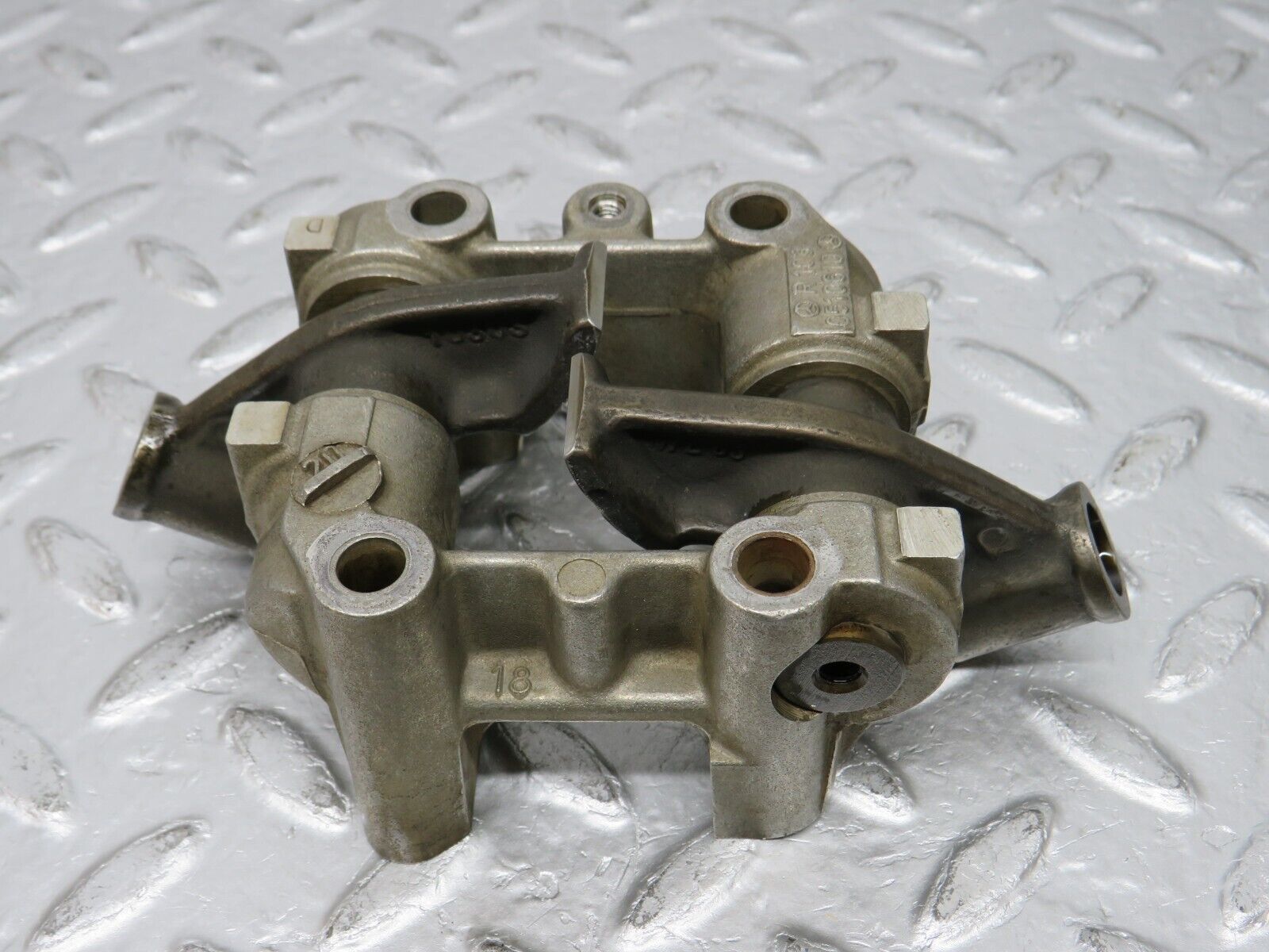 32621 Mercedes-Benz S124 300TE Rocker Arms Camshaft Bearing Block 1030510610