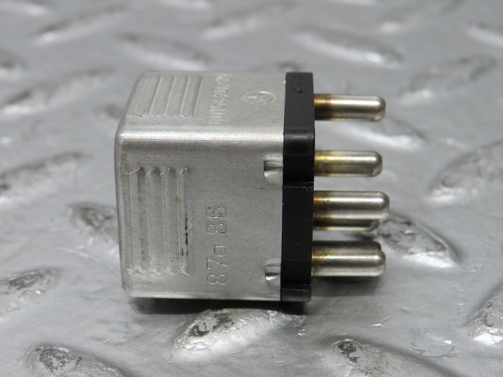 32055 Mercedes-Benz W123 230E Multi Purpose Relay 0015420219