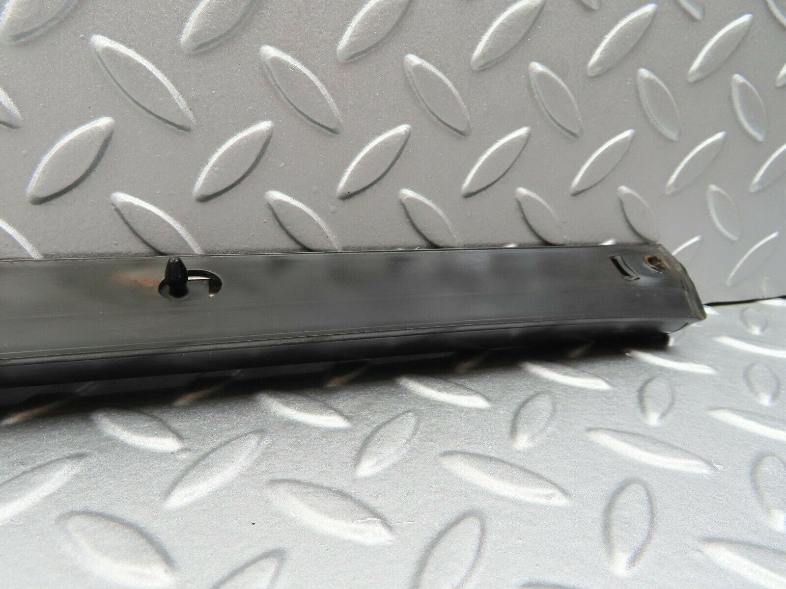 6866 Mercedes-Benz C107 350SLC Coupe Right Door Centre Moulding Trim