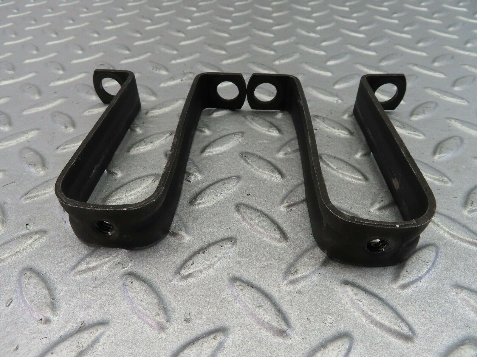 8047 Mercedes-Benz W115 220D Rocker Cover Supports