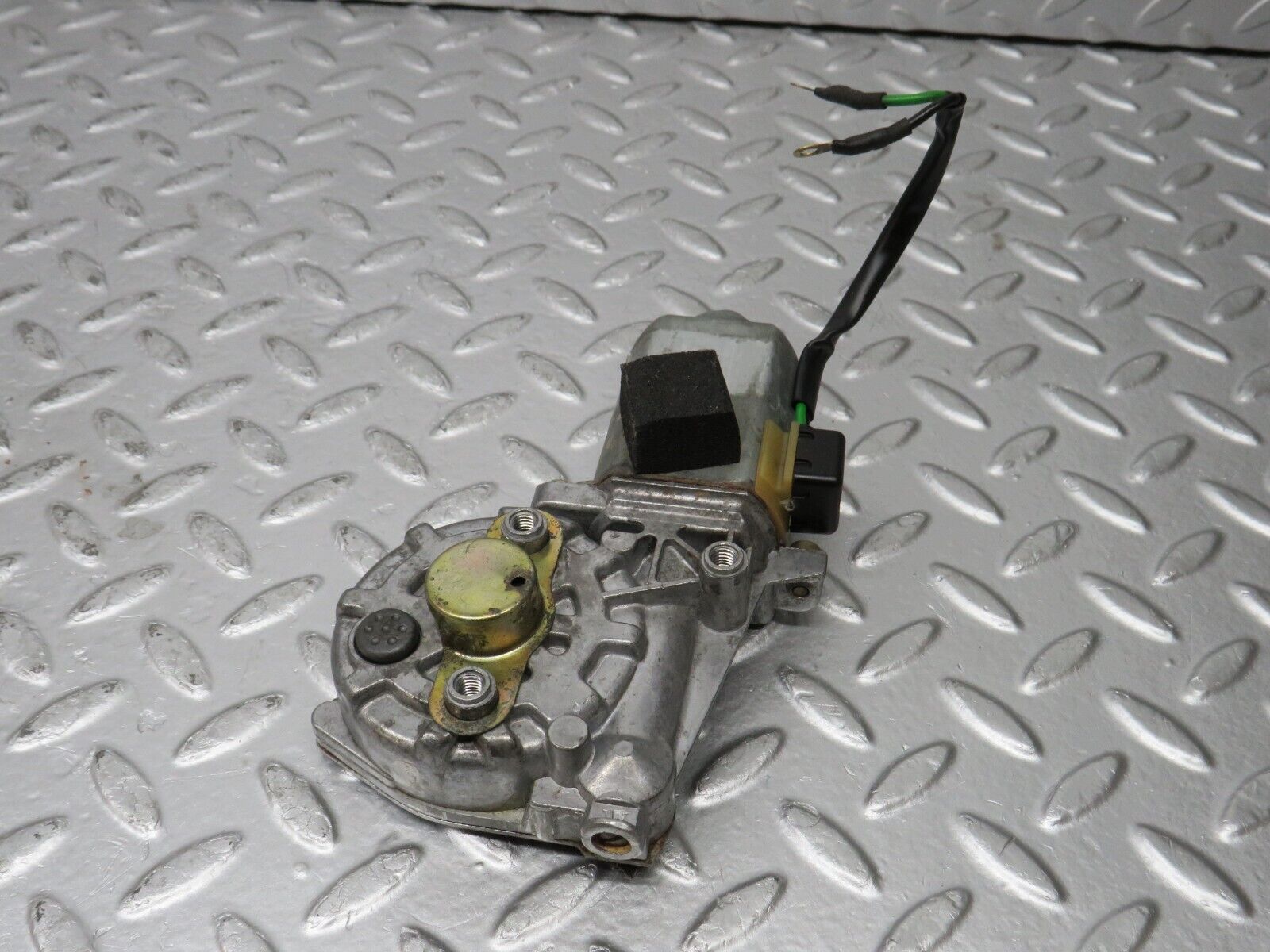 33953 Mercedes-Benz W124 230E Front Left Window Regulator Motor 0130821137