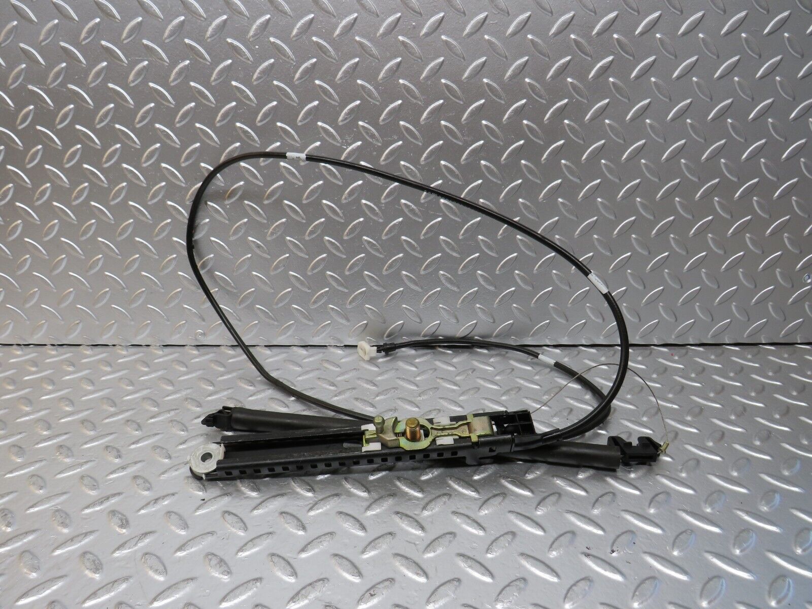 25011 Mercedes-Benz W140 S320 Front Right Seat Belt Adjuster Cable 1408600288