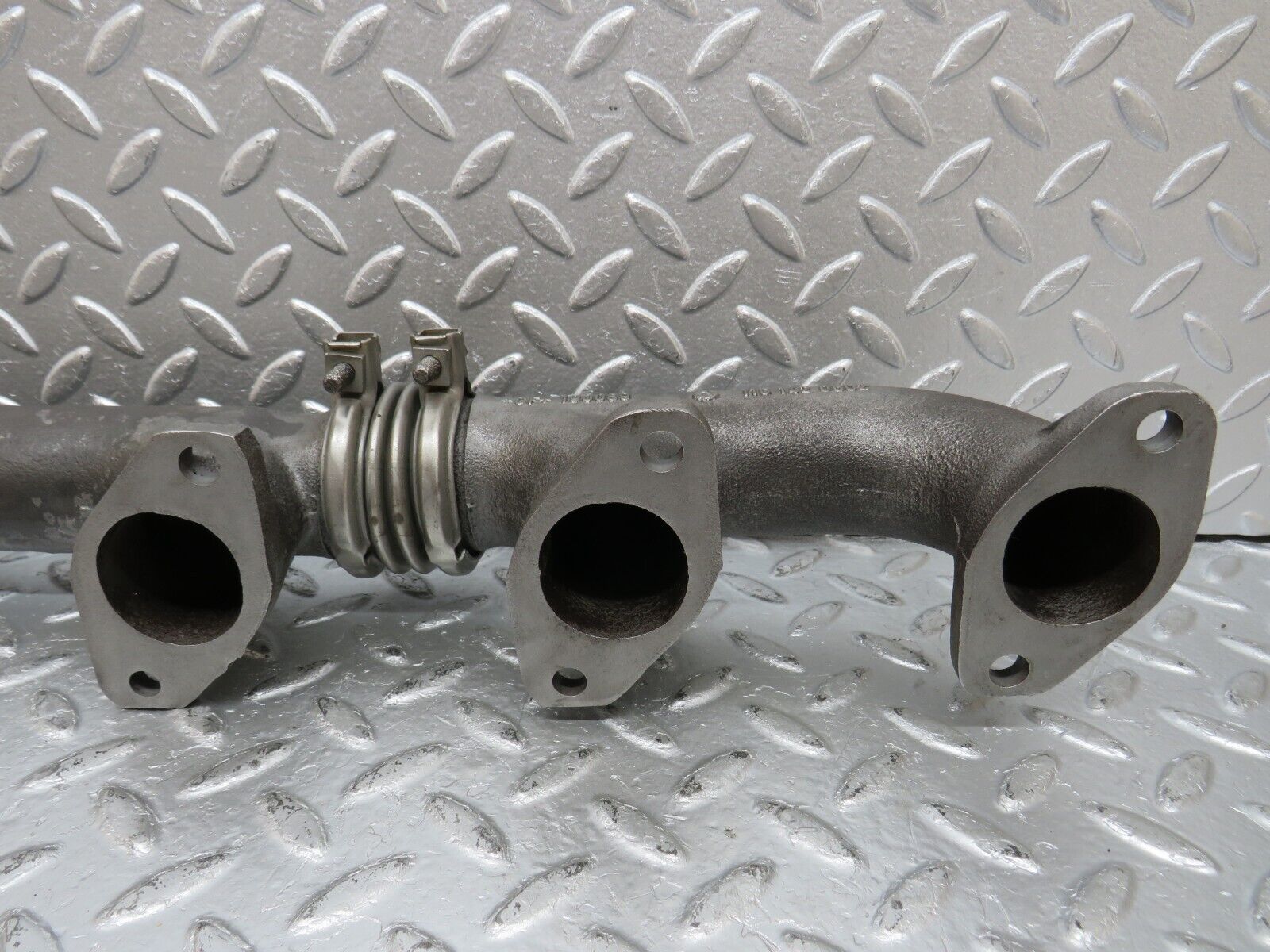 33123 Mercedes-Benz W126 380 V8 Exhaust Manifold Right 1161420602 1161420702