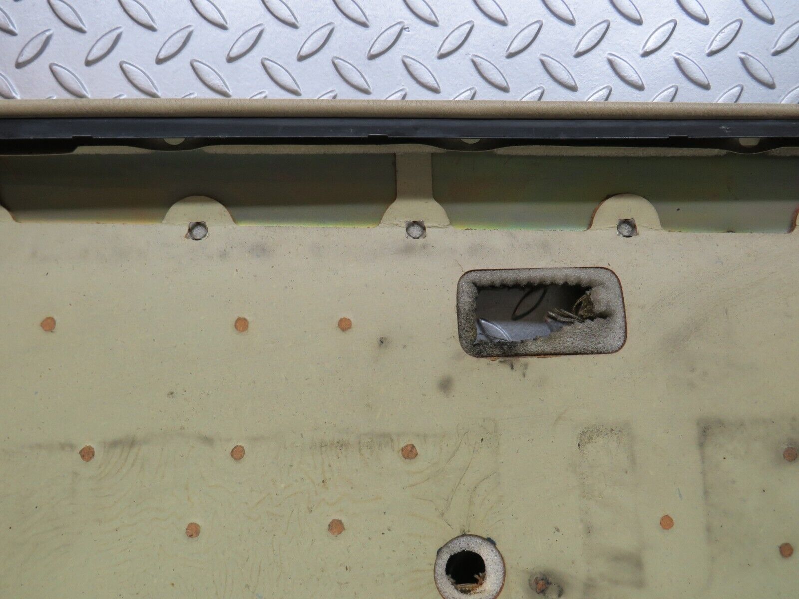 29617 Mercedes-Benz W123 230E Front Right Door Card Beige