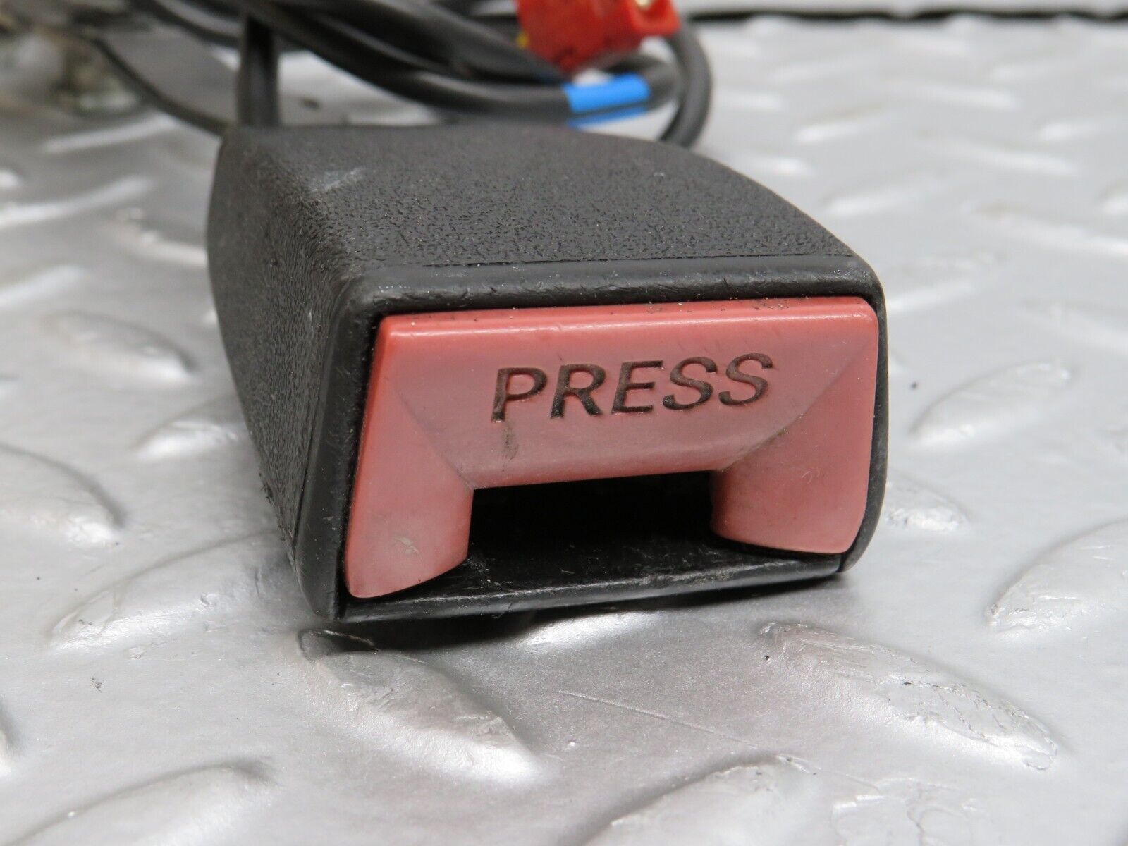 39056 Mercedes-Benz W201 190E 2.6L Front Right Seat Belt With Buckle 2018606885 1248606269