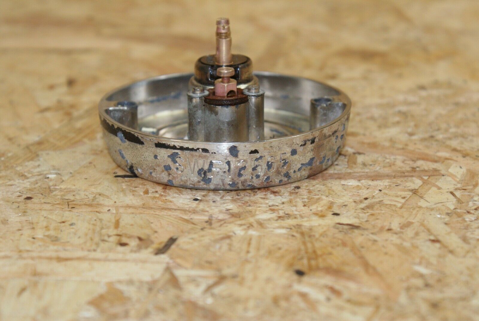 2291 Mercedes-Benz W105 219 PONTON Turn Signal Light Housing With Rubber