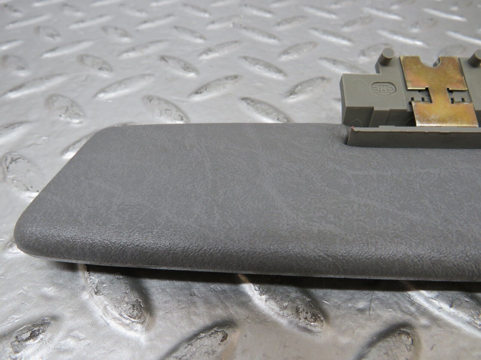 25899 Mercedes-Benz W124 280E Middle Sun Visor Grey