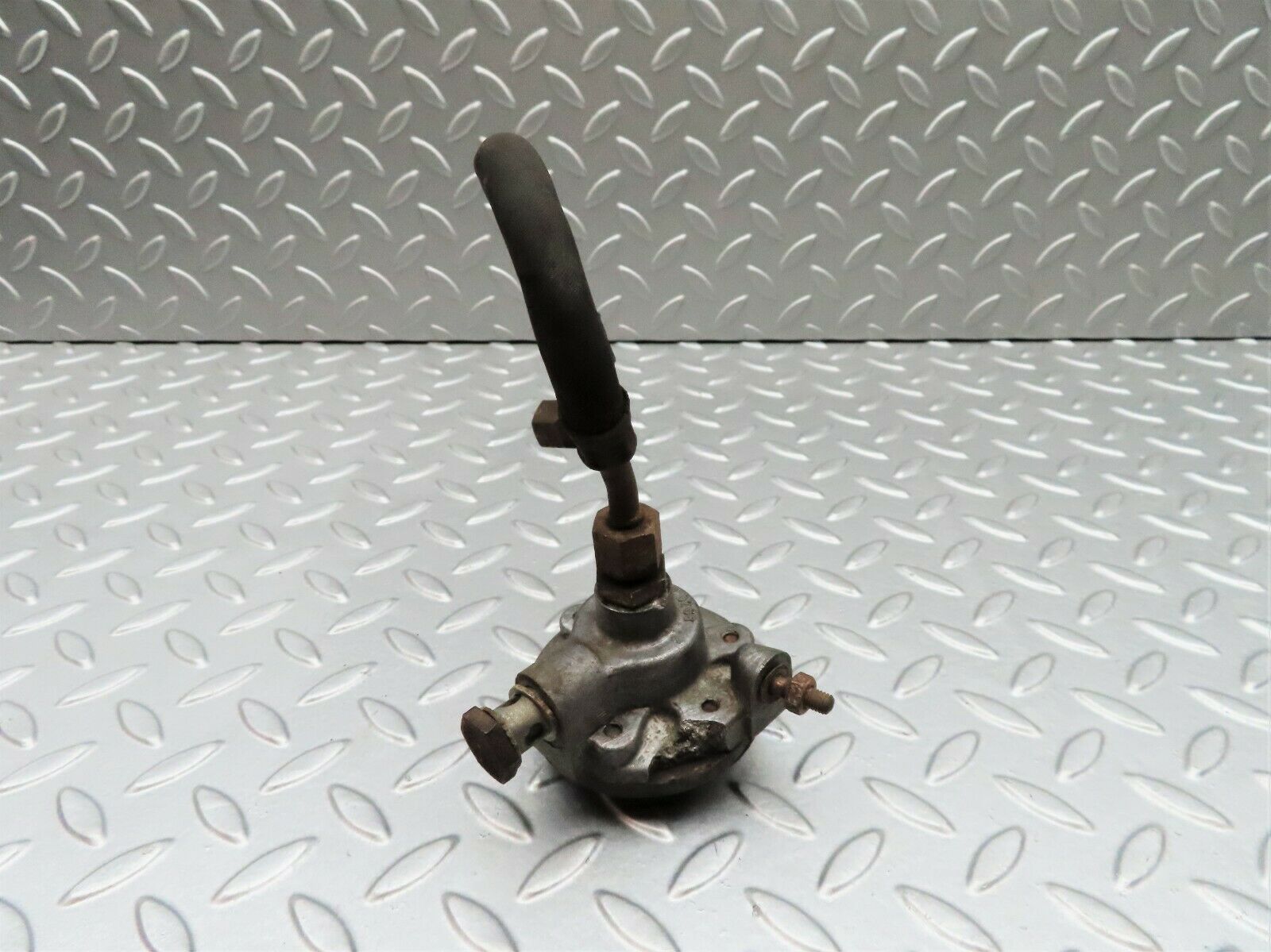 3402 Mercedes-Benz W108 280SE Fuel Backflow Damper Regulator 1270700268