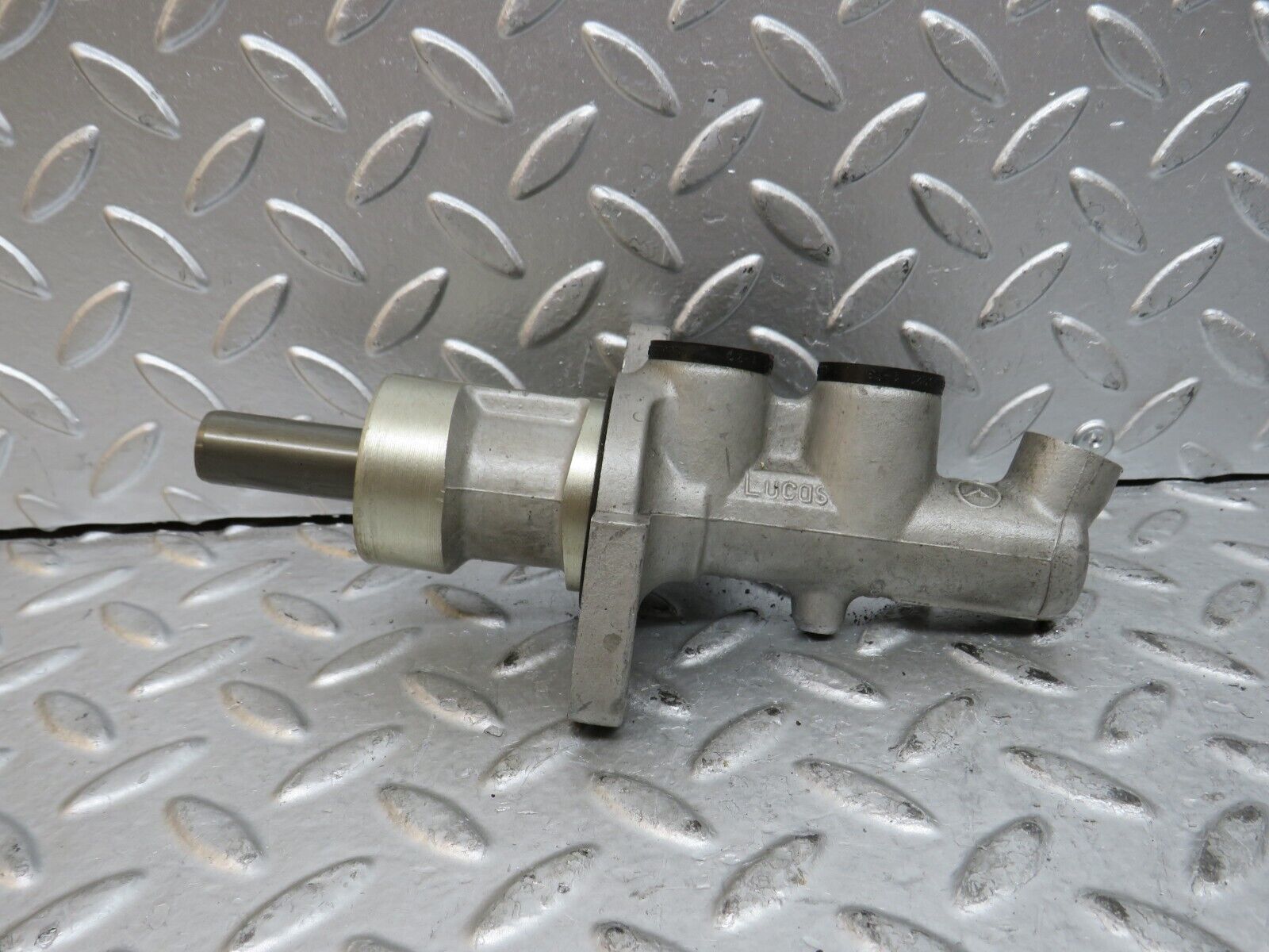 29047 Mercedes-Benz C124 320CE Coupe Brake Master Cylinder Lucas