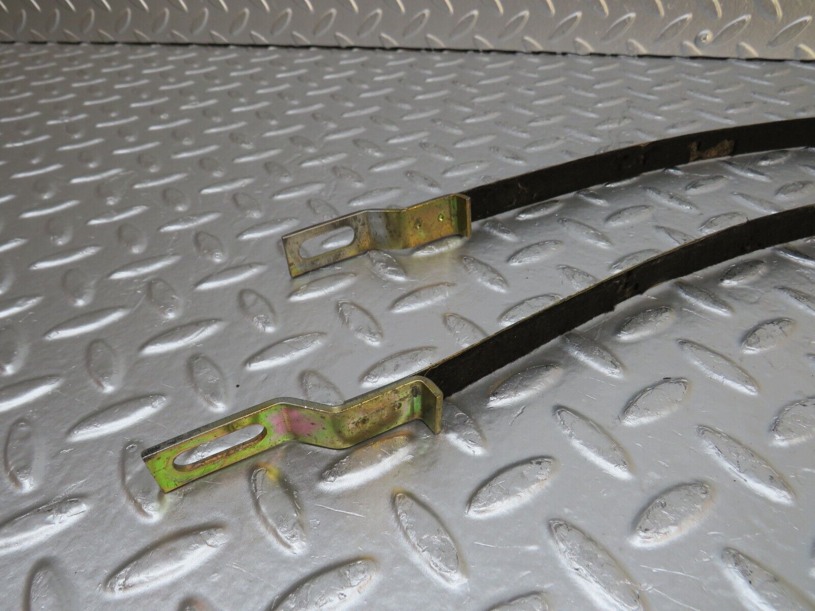 0449 Mercedes-Benz W123 230E Heater Box Holder Strap