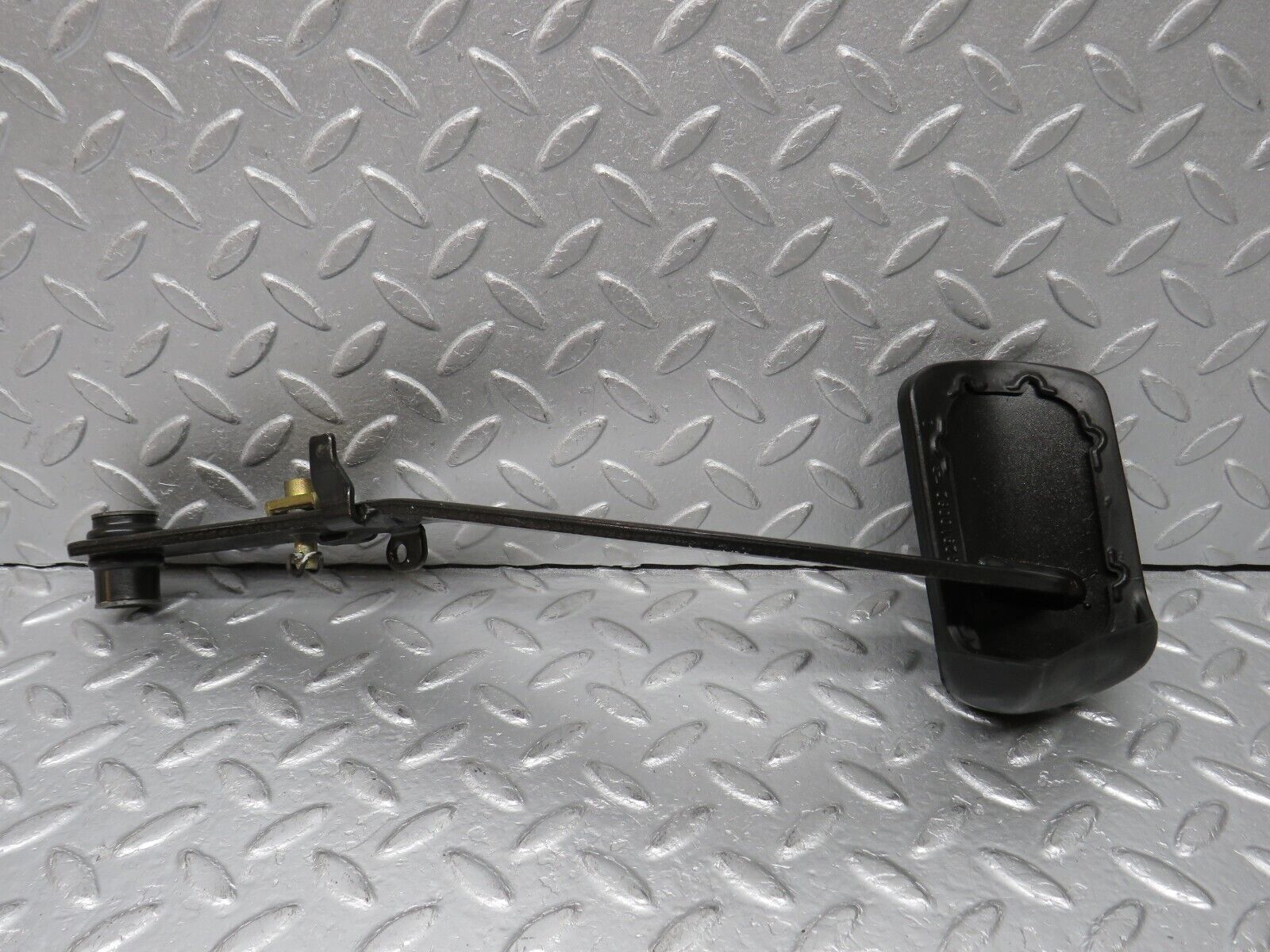 38811 Mercedes-Benz W201 190E 2.6L Brake Pedal With Rubber 1232910082