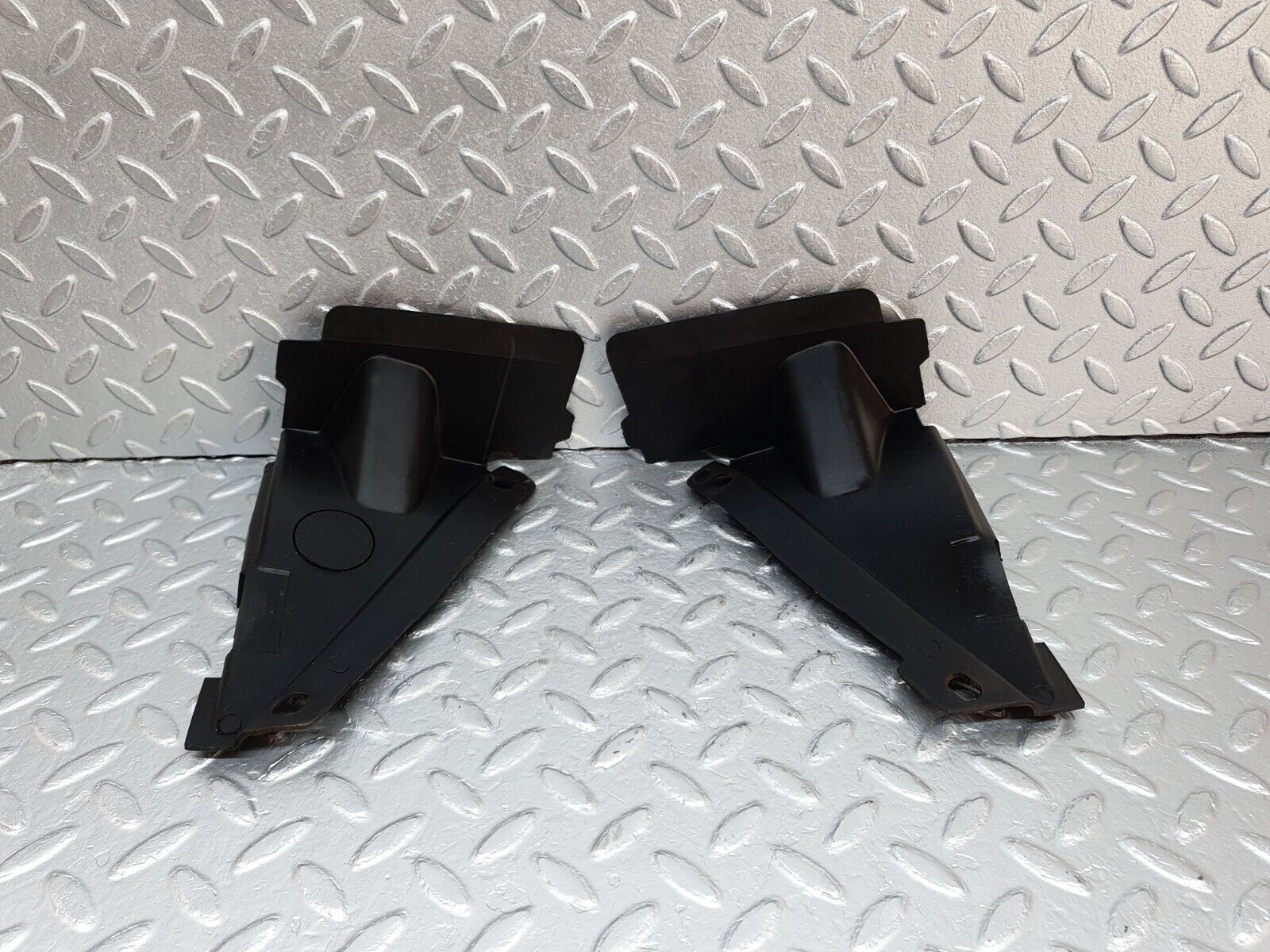 41555 Mercedes-Benz W124 200E Covering Side Member Pair 1246281007 1246280907